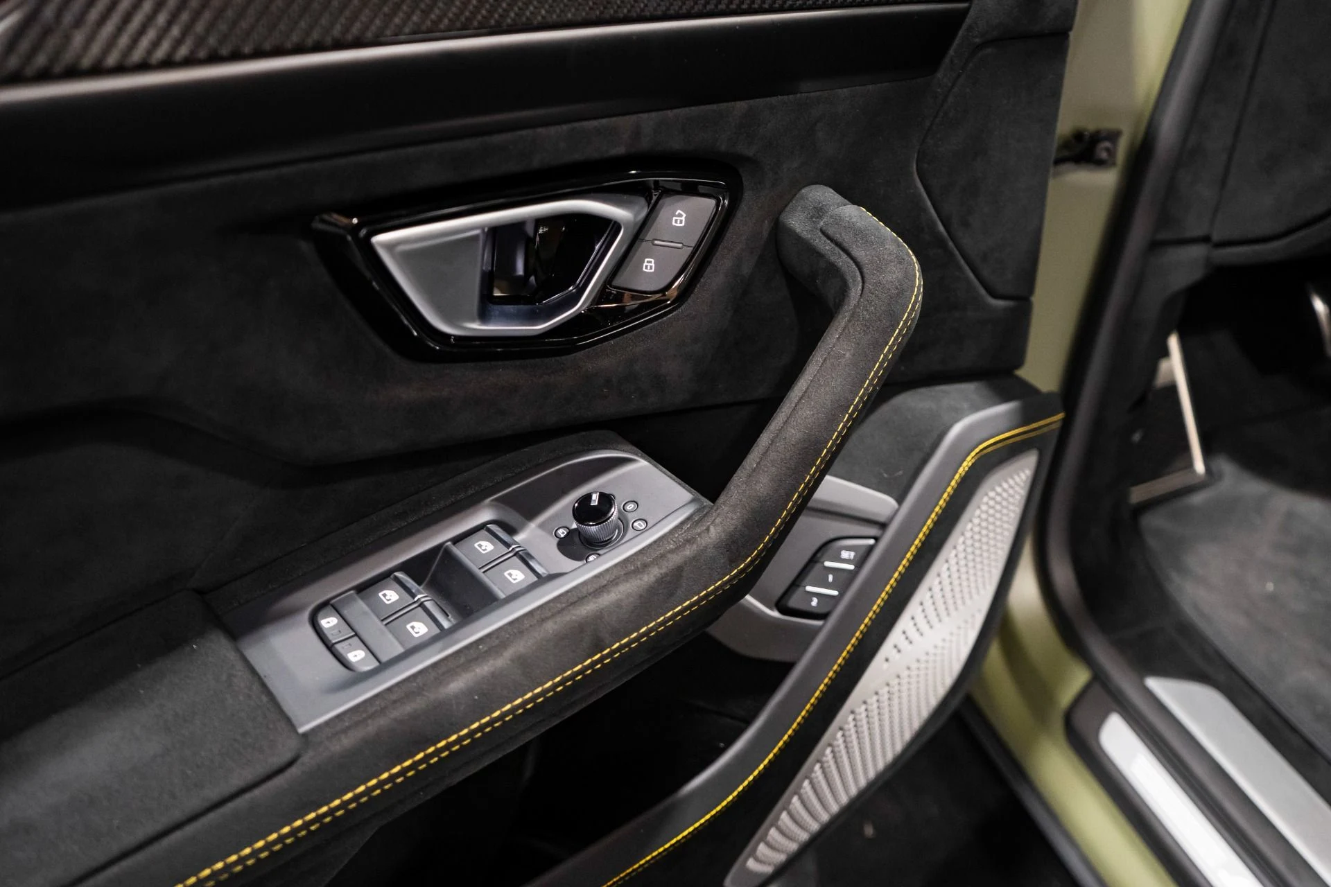 mph009_2070066427_Used_2023_Lamborghini_Urus_Performante_FACTORY_MATTE_322297_MSRP_1764030989_0bea7b1e45