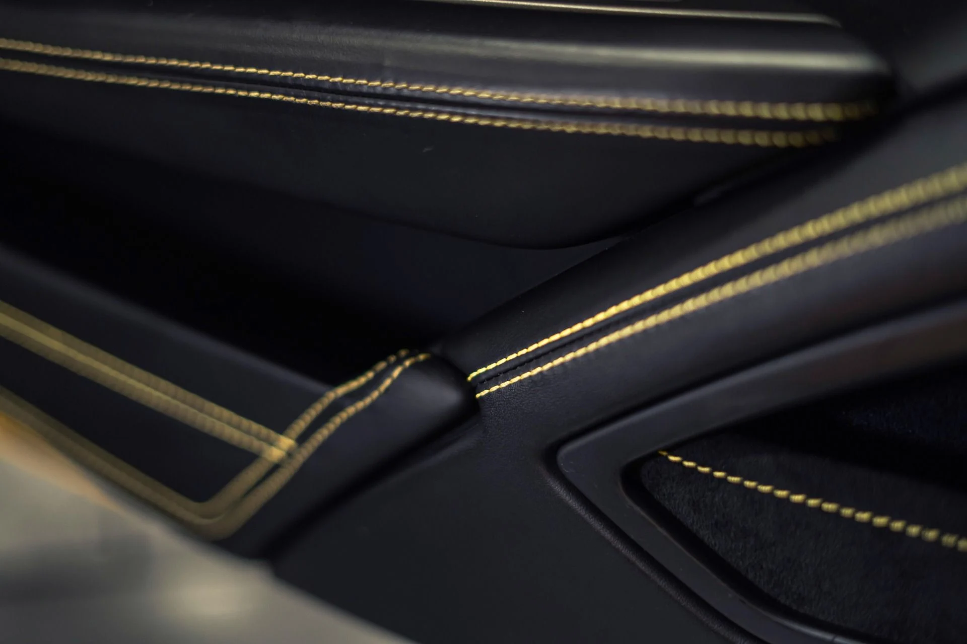 mph009_207734426_Used_2011_Ferrari_458_Italia_1777060526_19245e0a13