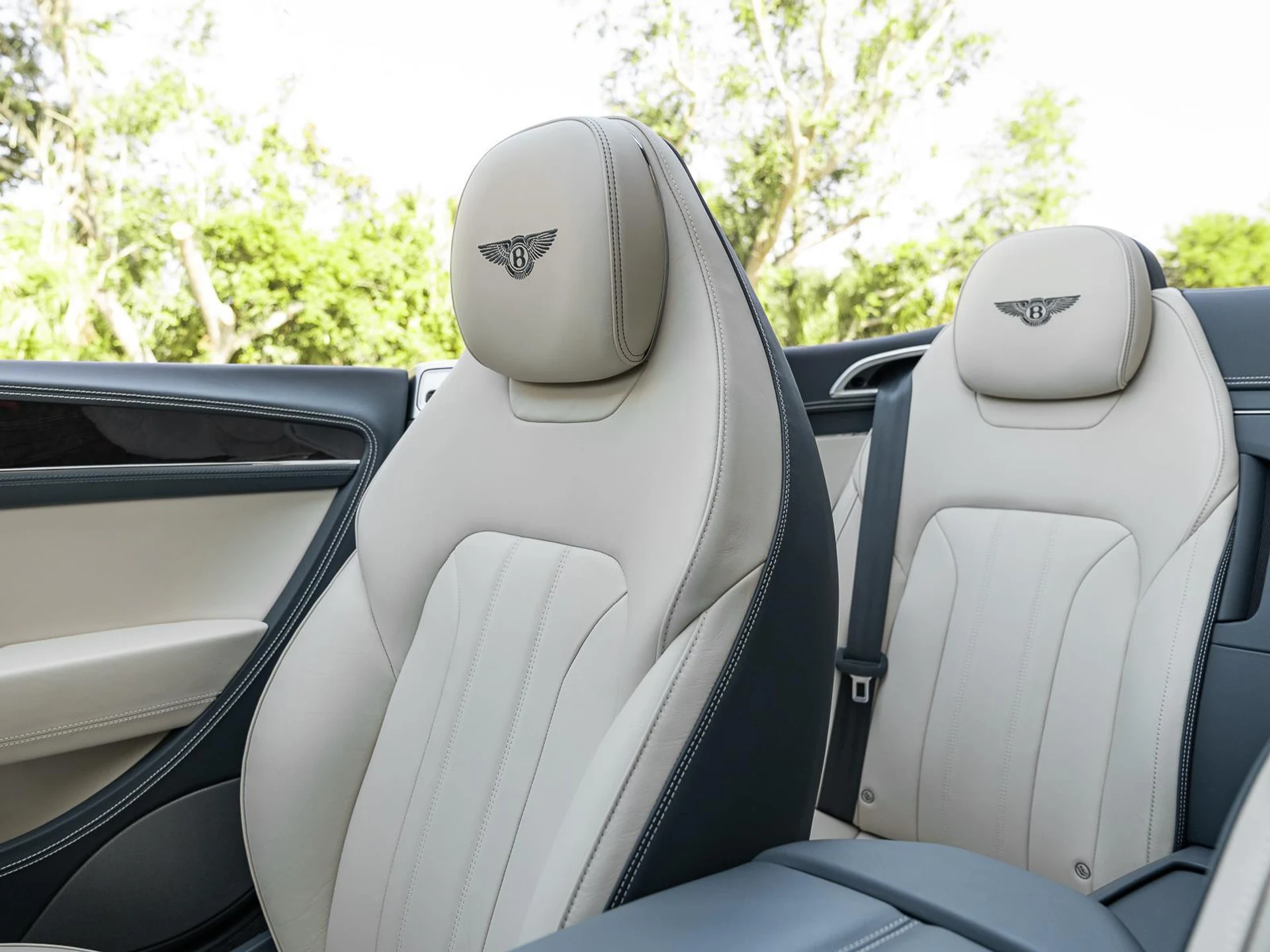 mph009_2109489238_Used_2022_Bentley_Continental_GTC_GT_V8_1777583135_479a8fa472