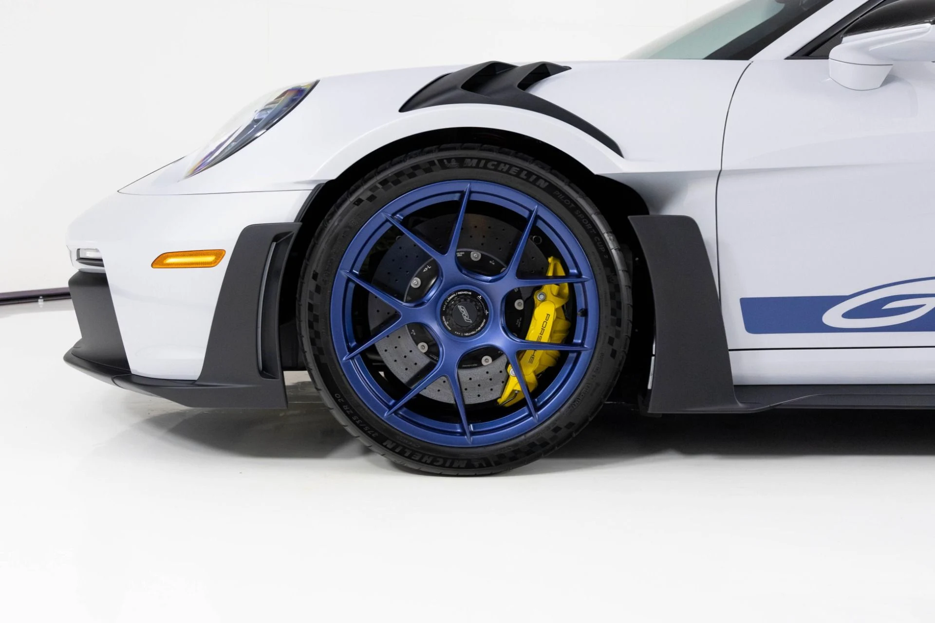 mph009_2109892159_Used_2025_Porsche_911_GT_3_RS_1763053546_f47cc43225