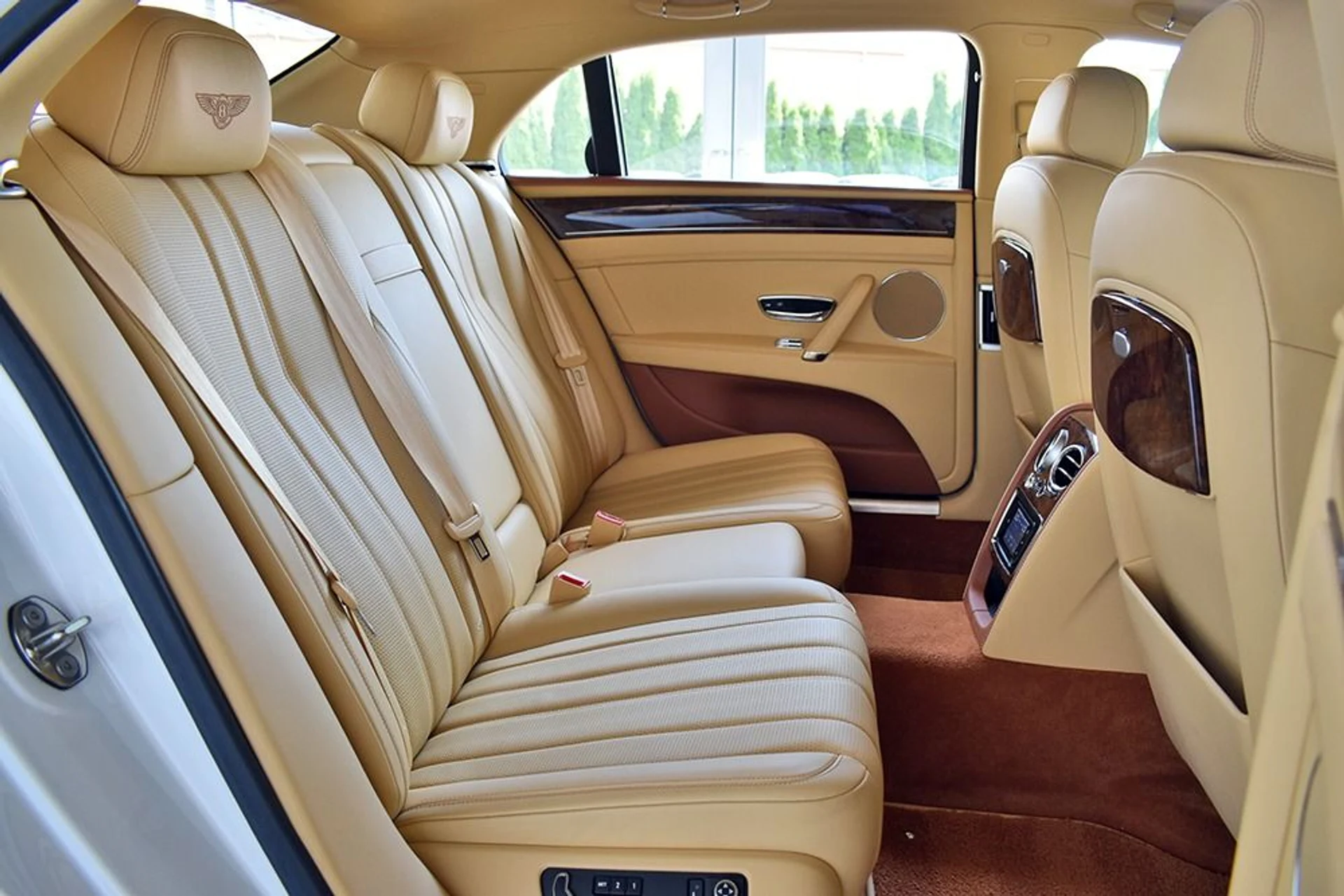 mph009_211339324_Used_2014_Bentley_Flying_Spur_1536178120_6178b18f98