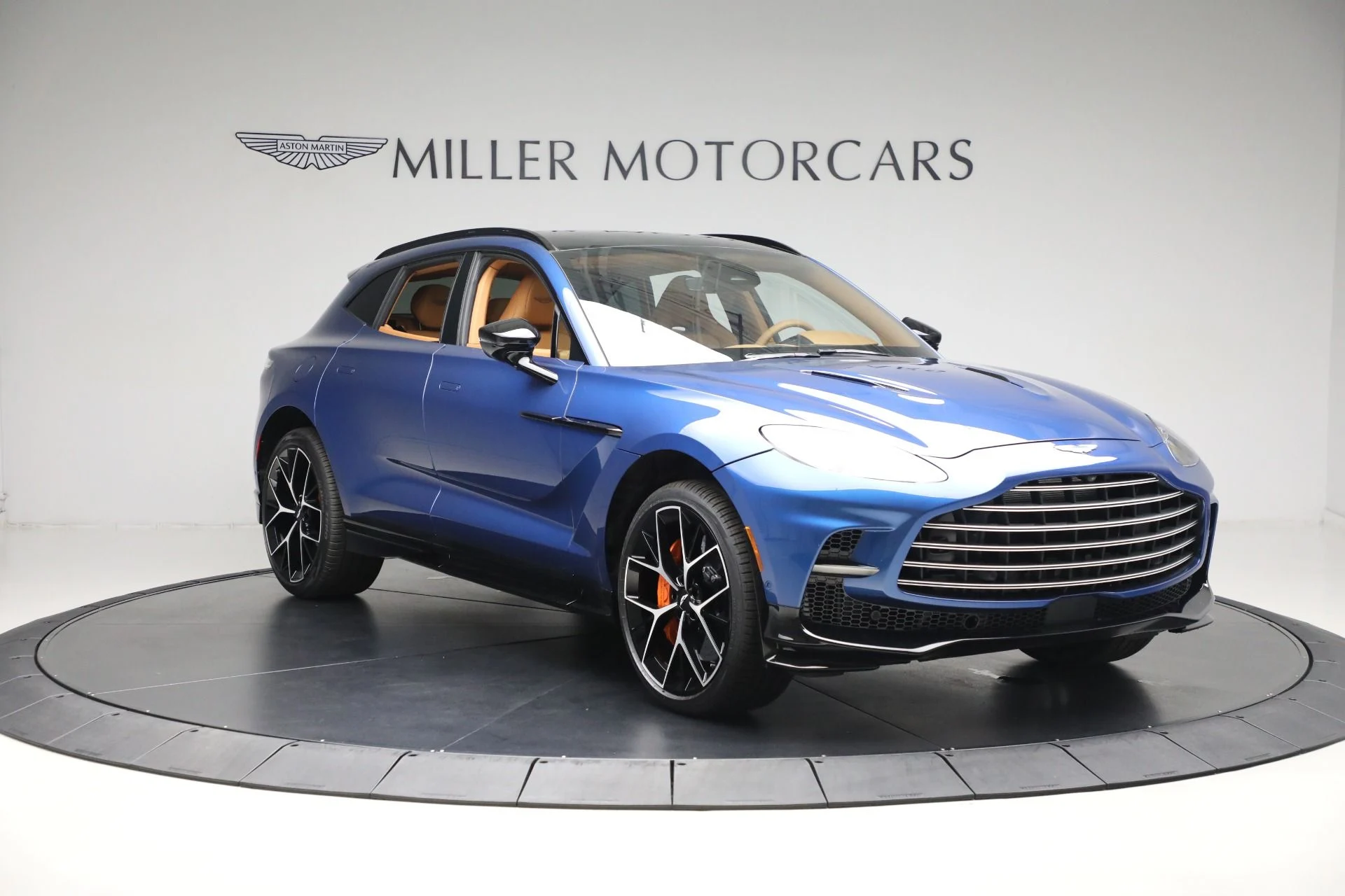 mph009_211363877_New_2025_Aston_Martin_DBX_707_e30b7b82d3