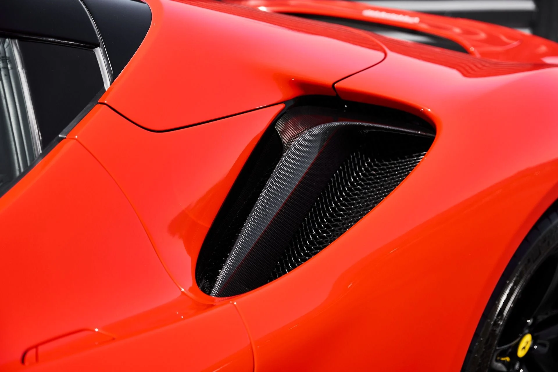 mph009_212341477_Used_2025_Ferrari_SF_90_Spider_Base_1776296437_076ed80403