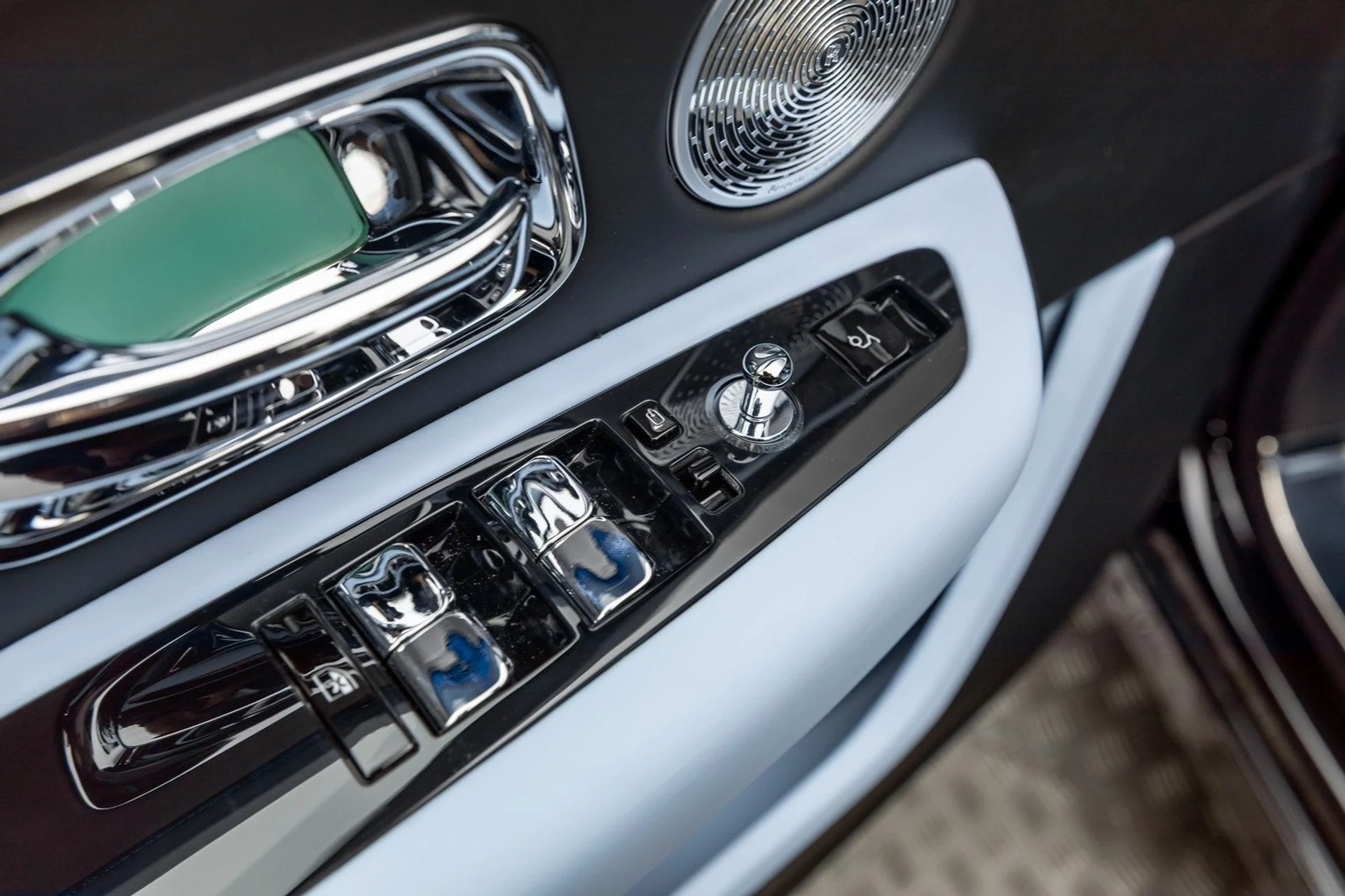 mph009_2125888718_10_86811d81f4