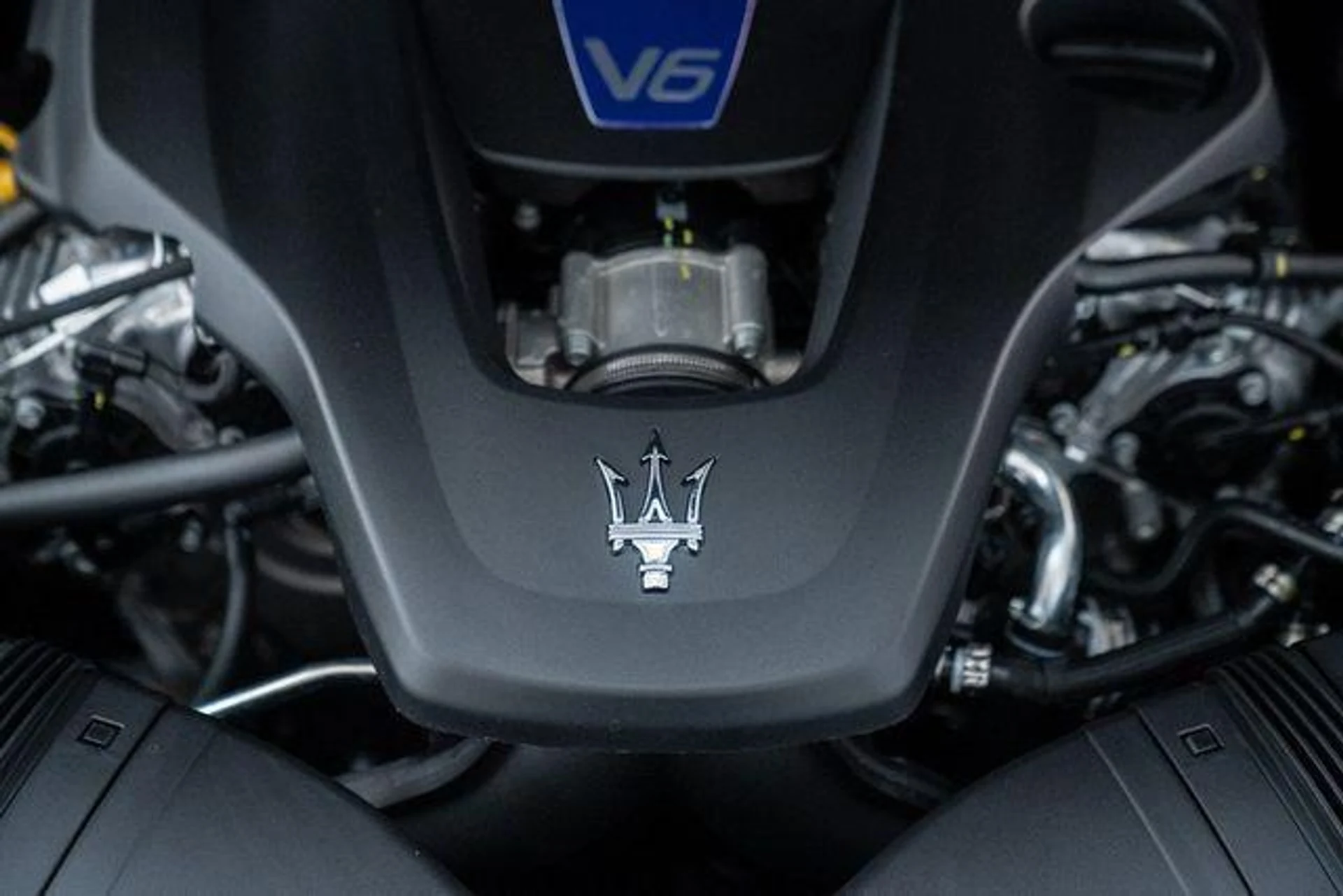 mph009_2127410166_New_2023_Maserati_Ghibli_Modena_1753160460_590f4a3272