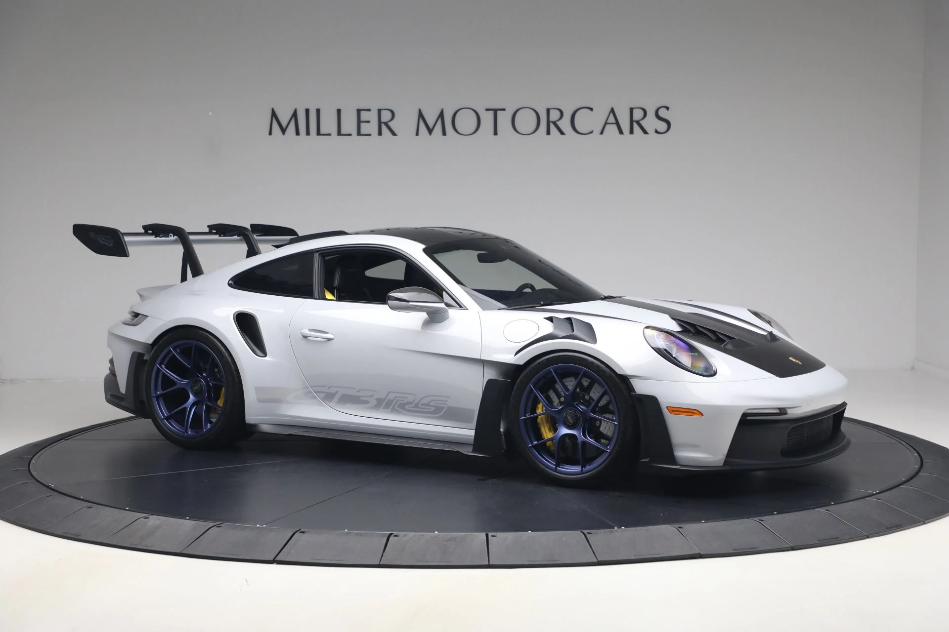 mph009_2130770315_Used_2024_Porsche_911_GT_3_RS_1782768712_3f66eb12eb
