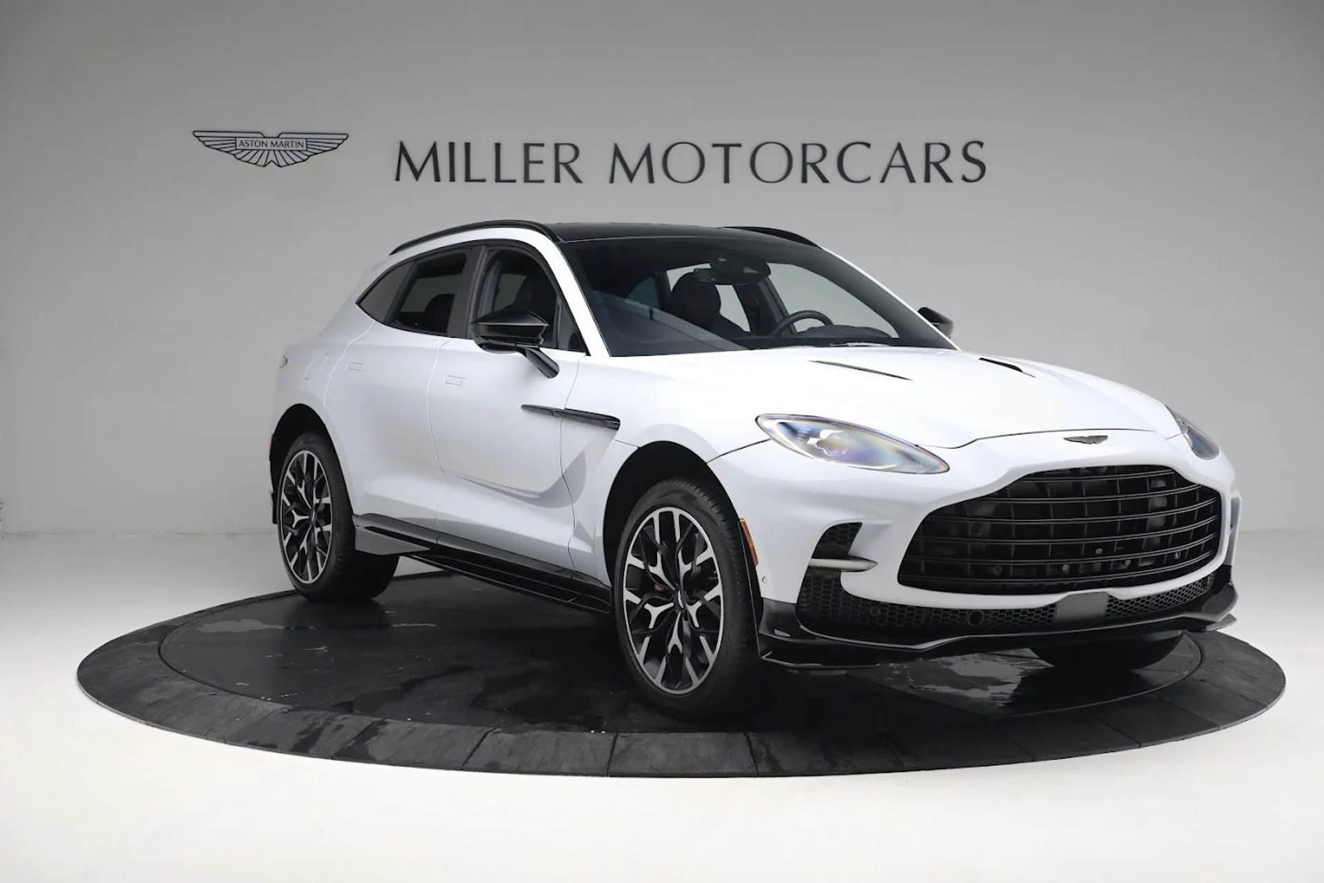 mph009_2131980748_Used_2023_Aston_Martin_DBX_707_5c7127a23d
