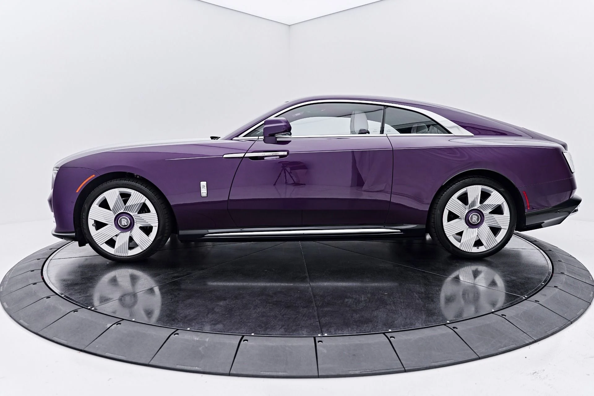 mph009_2132628986_Used_2024_Rolls_Royce_Spectre_Base_1790211171_18b0f37459