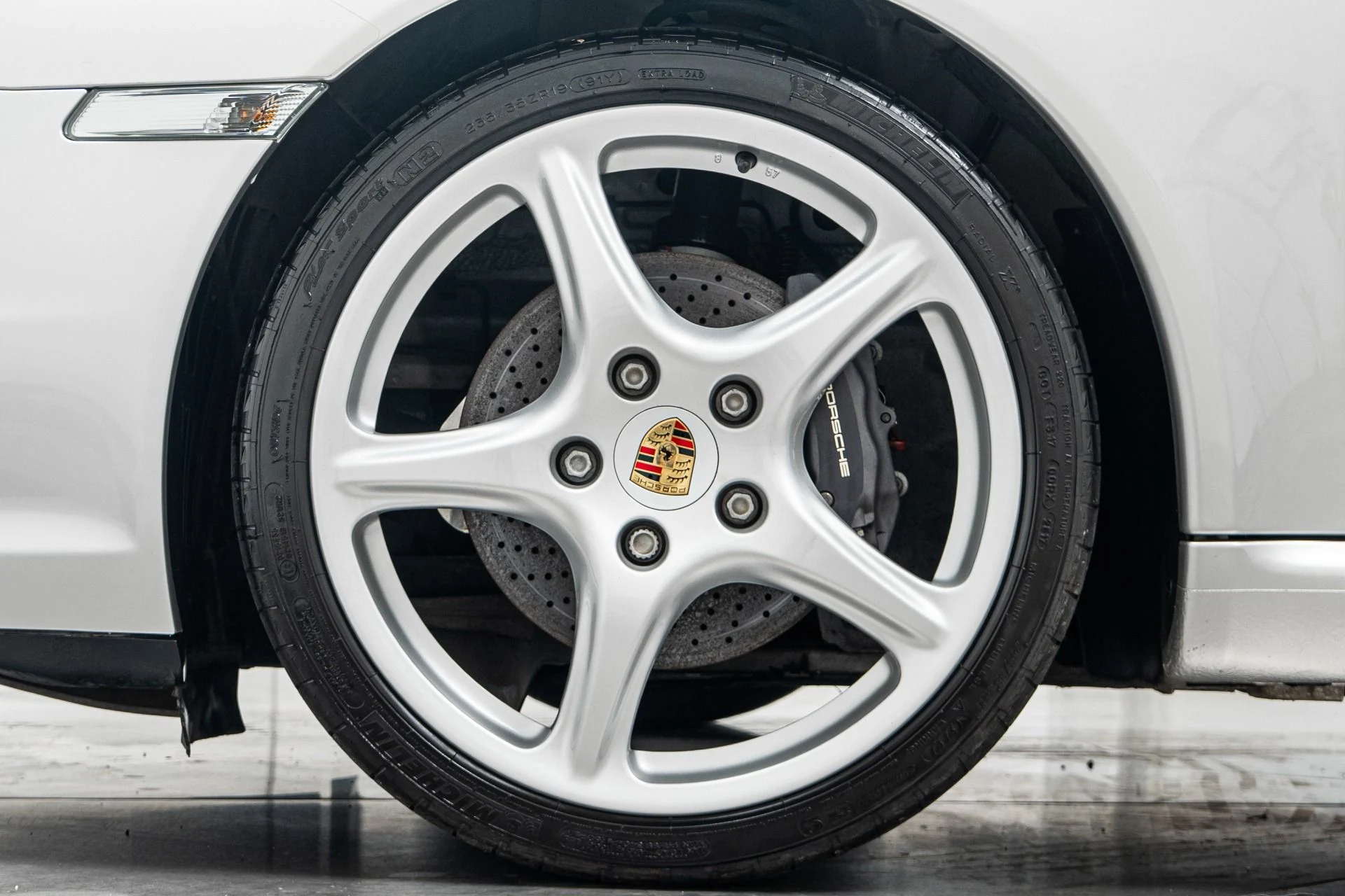 mph009_2132859633_Used_2005_Porsche_911_Carrera_1782410367_29ffcf3ebc