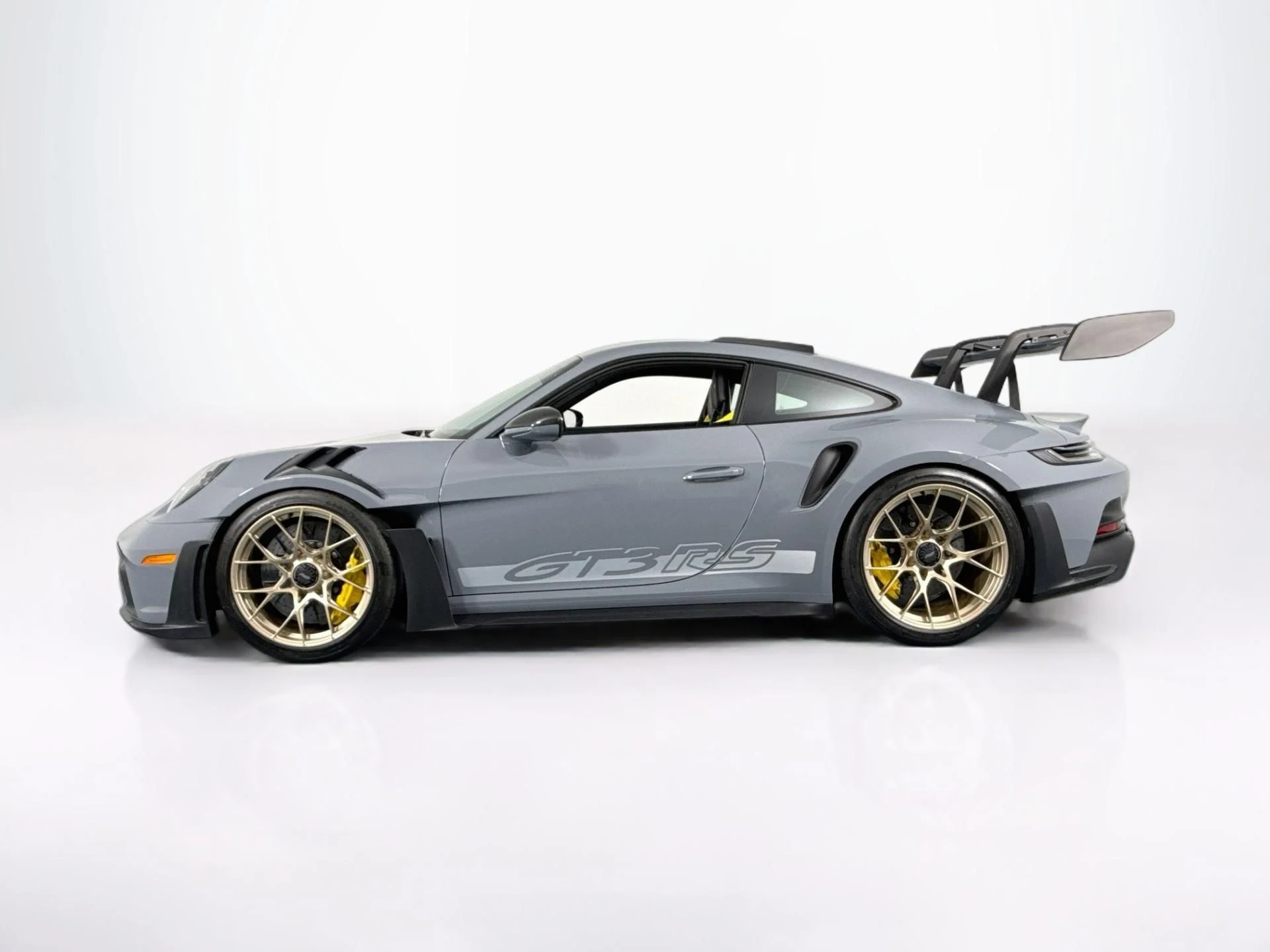mph009_2137309682_Used_2025_Porsche_911_GT_3_RS_1786072498_5eb858046e