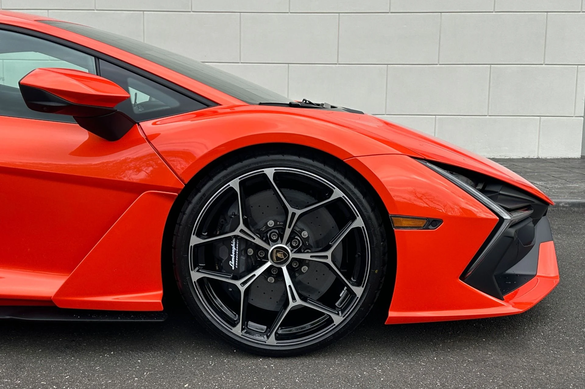 mph009_2139688887_Used_2026_Lamborghini_Revuelto_1783720942_f2b2aa445d