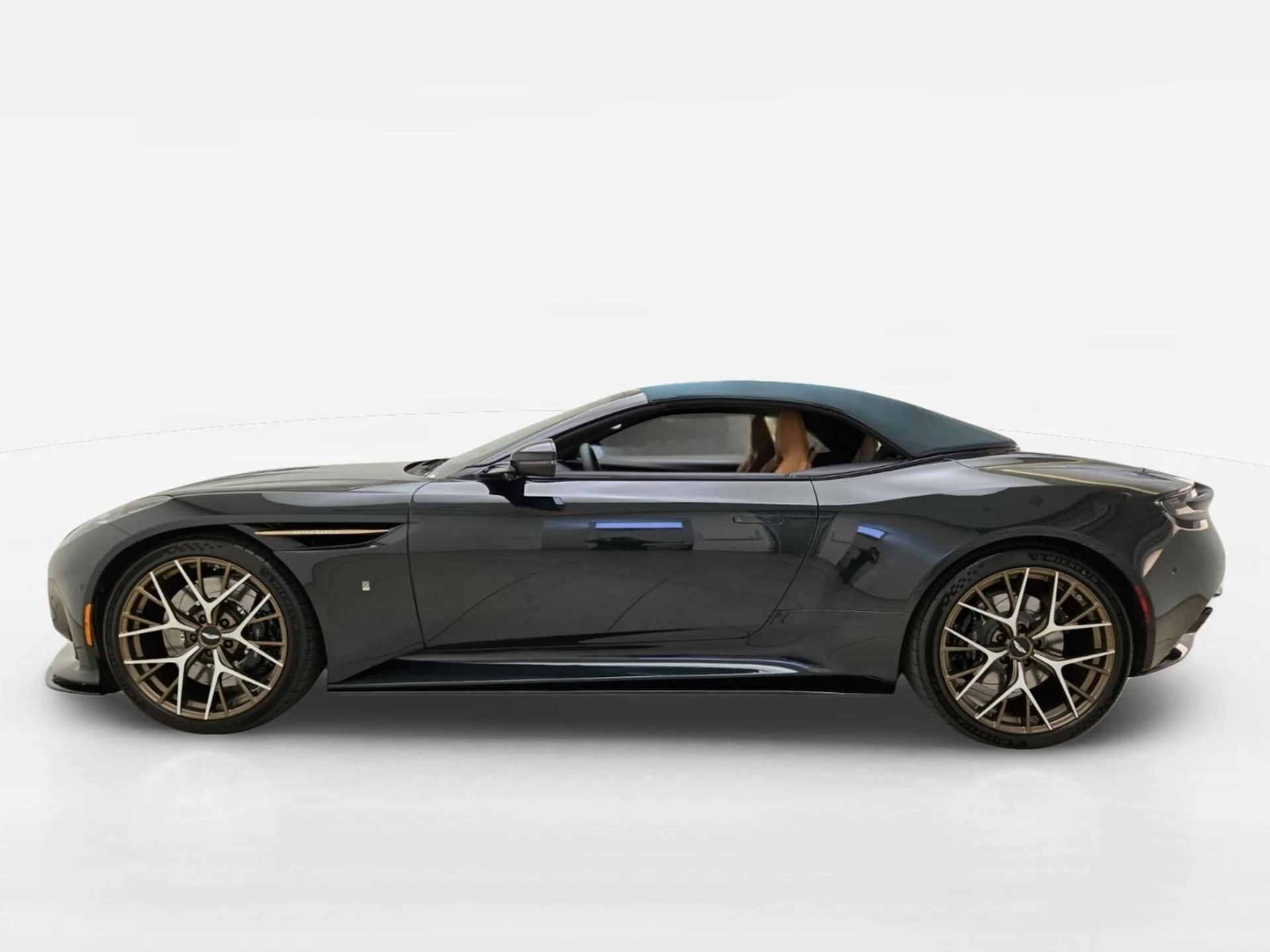 mph009_2149149737_New_2026_Aston_Martin_DB_12_Volante_1777612883_74f2db80d5