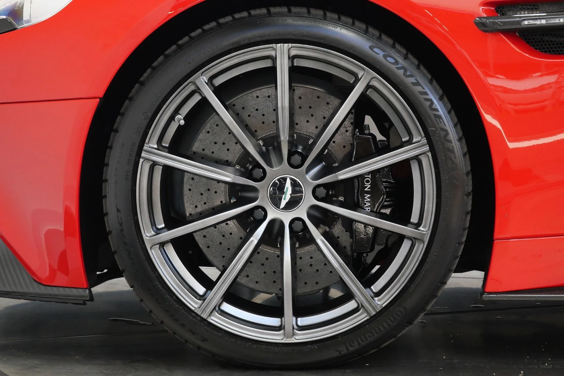mph009_2159909579_Used_2014_Aston_Martin_Vanquish_AML_Color_V12_Power_Awesome_Sound_1781289634_ad1cde388f