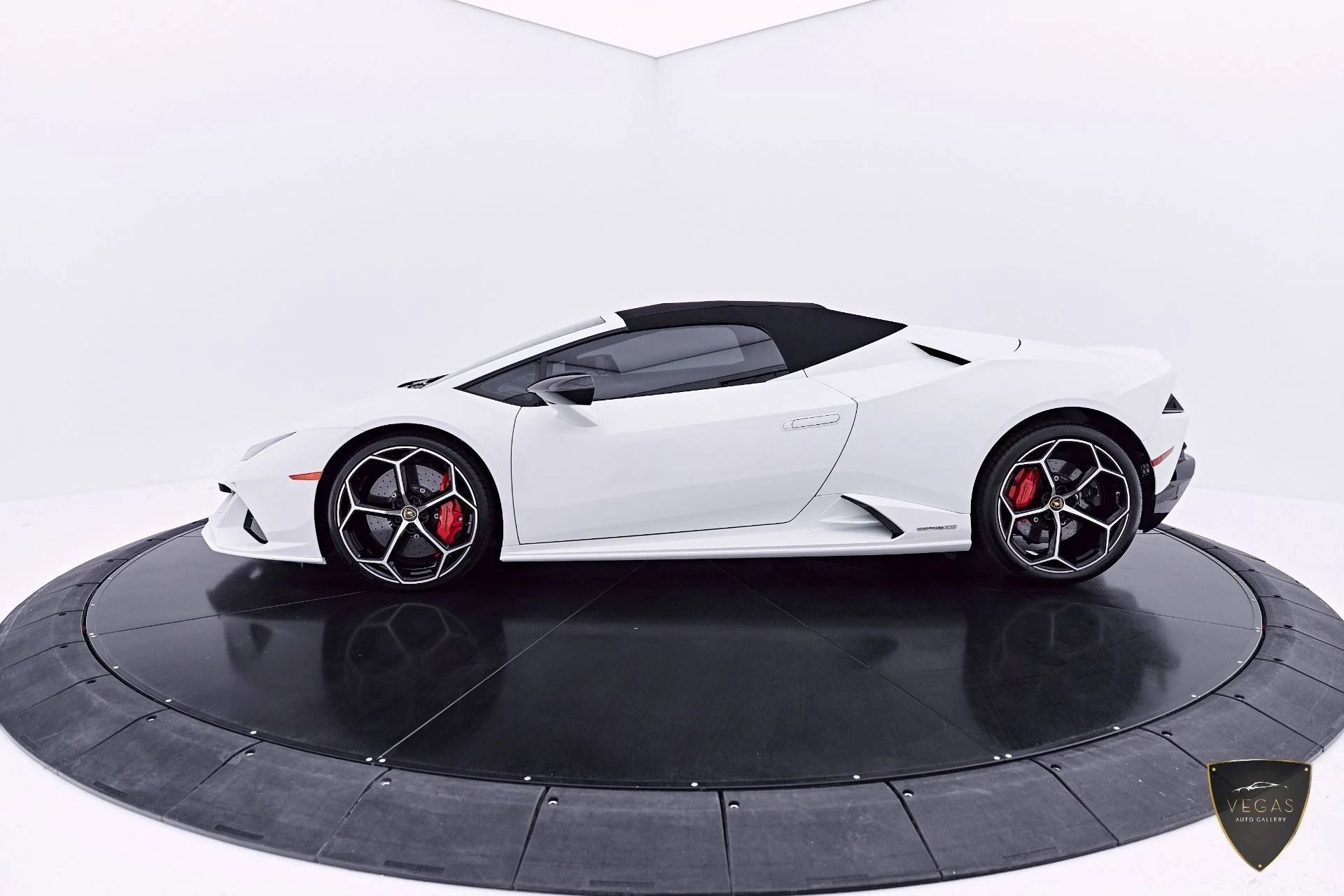 mph009_2170126677_Used_2020_Lamborghini_Huracan_EVO_Base_1782523324_fe1e2c7858