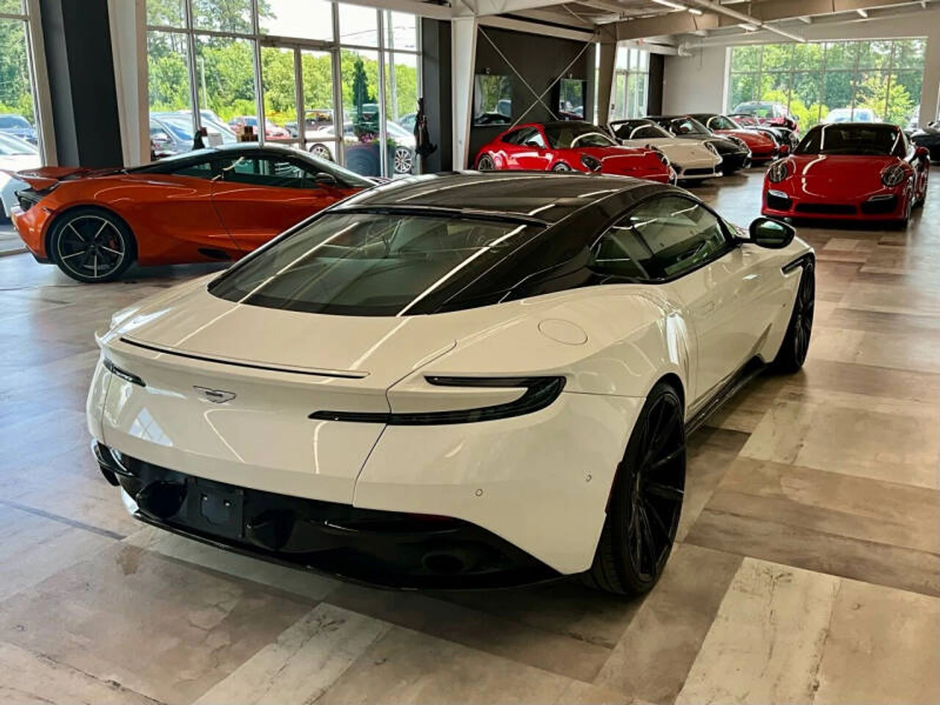 mph009_2170663489_2018_aston_martin_db11_v12_2dr_coupe_7f9af35552