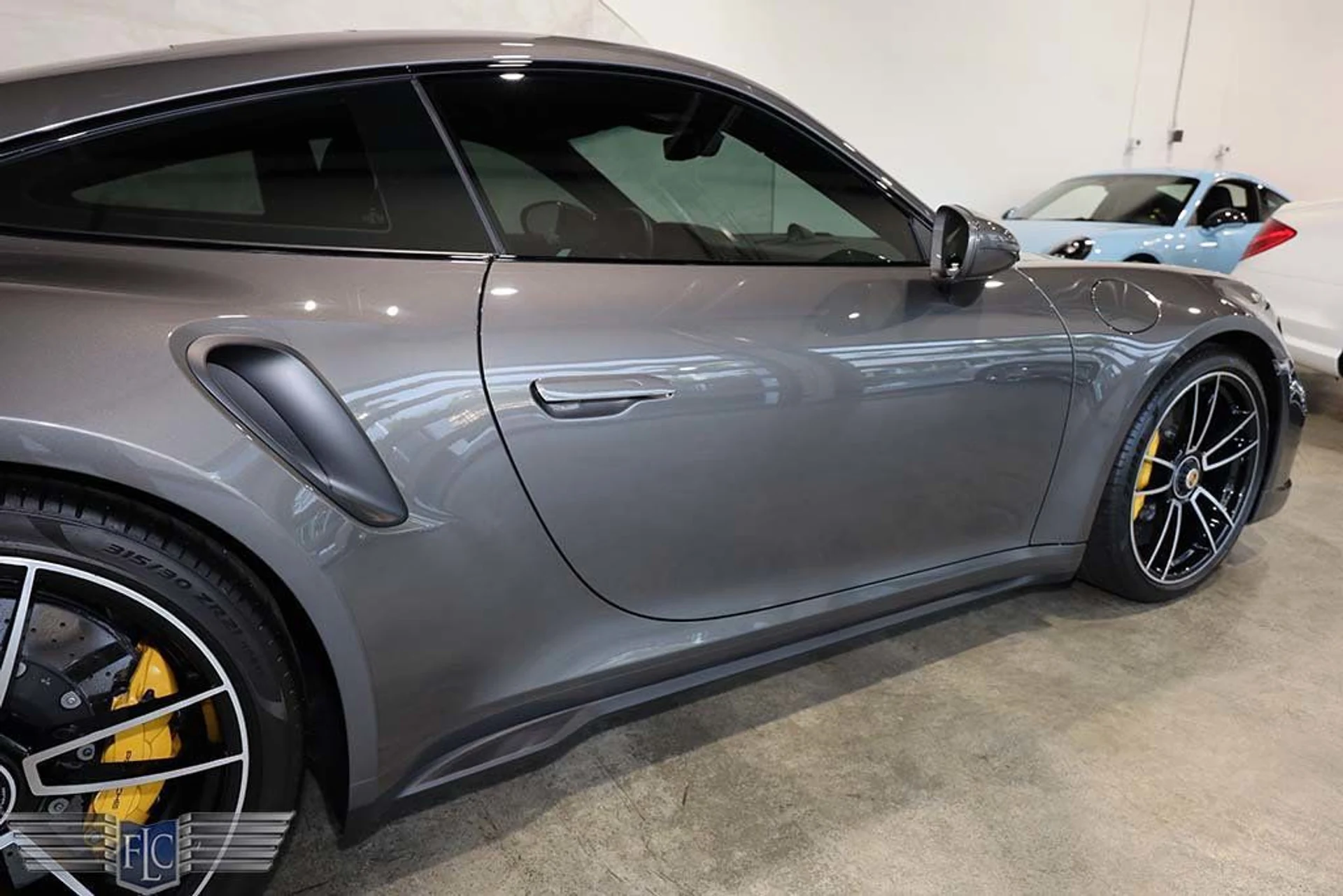 mph009_2172352094_used_2022_porsche_911_turboscoupe_9689_23001606_10_1024_f8b57ac1cc