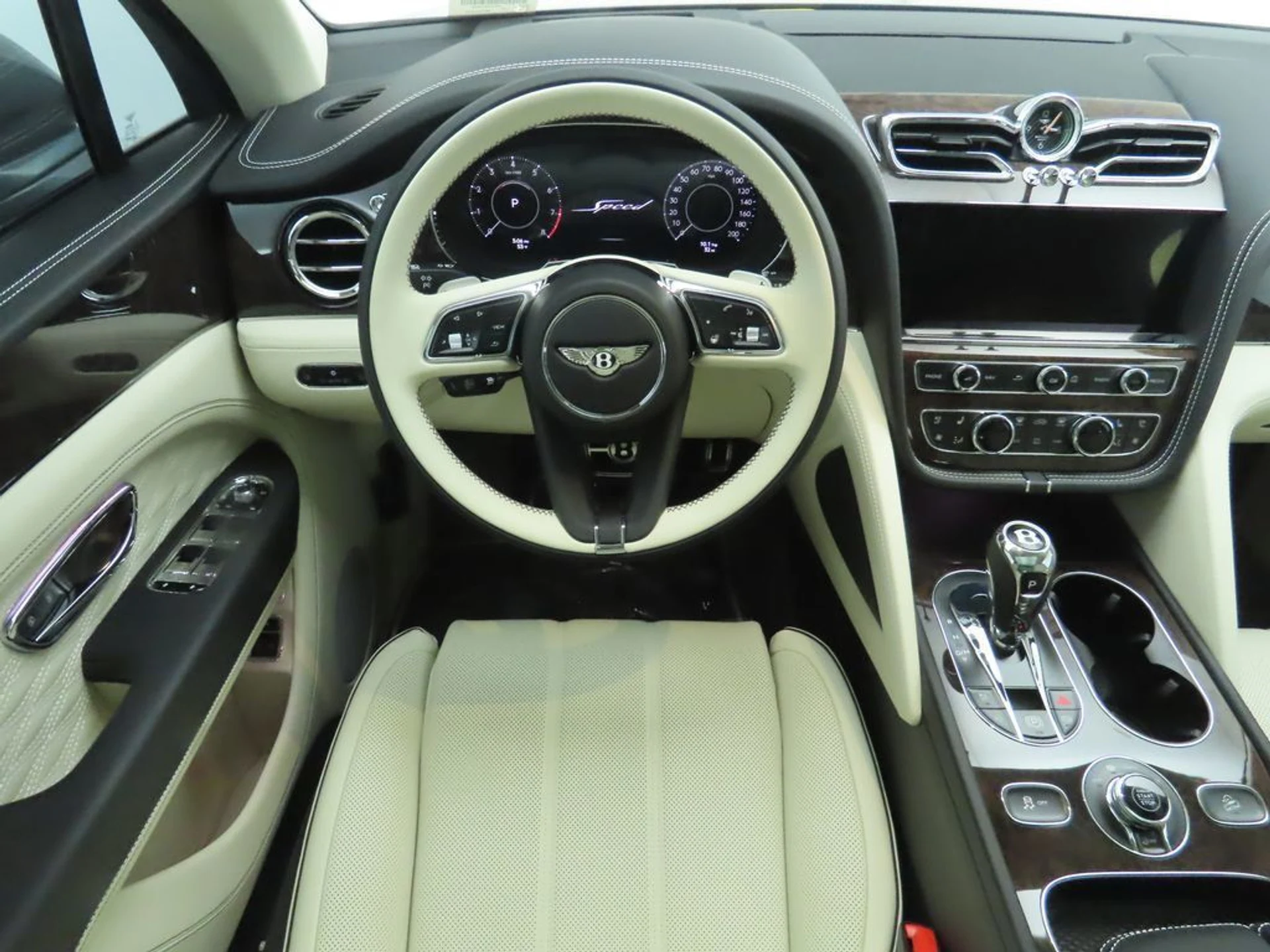 mph009_2179057230_new_2026_bentley_bentayga_8119_22950936_10_1024_1275b6e78b