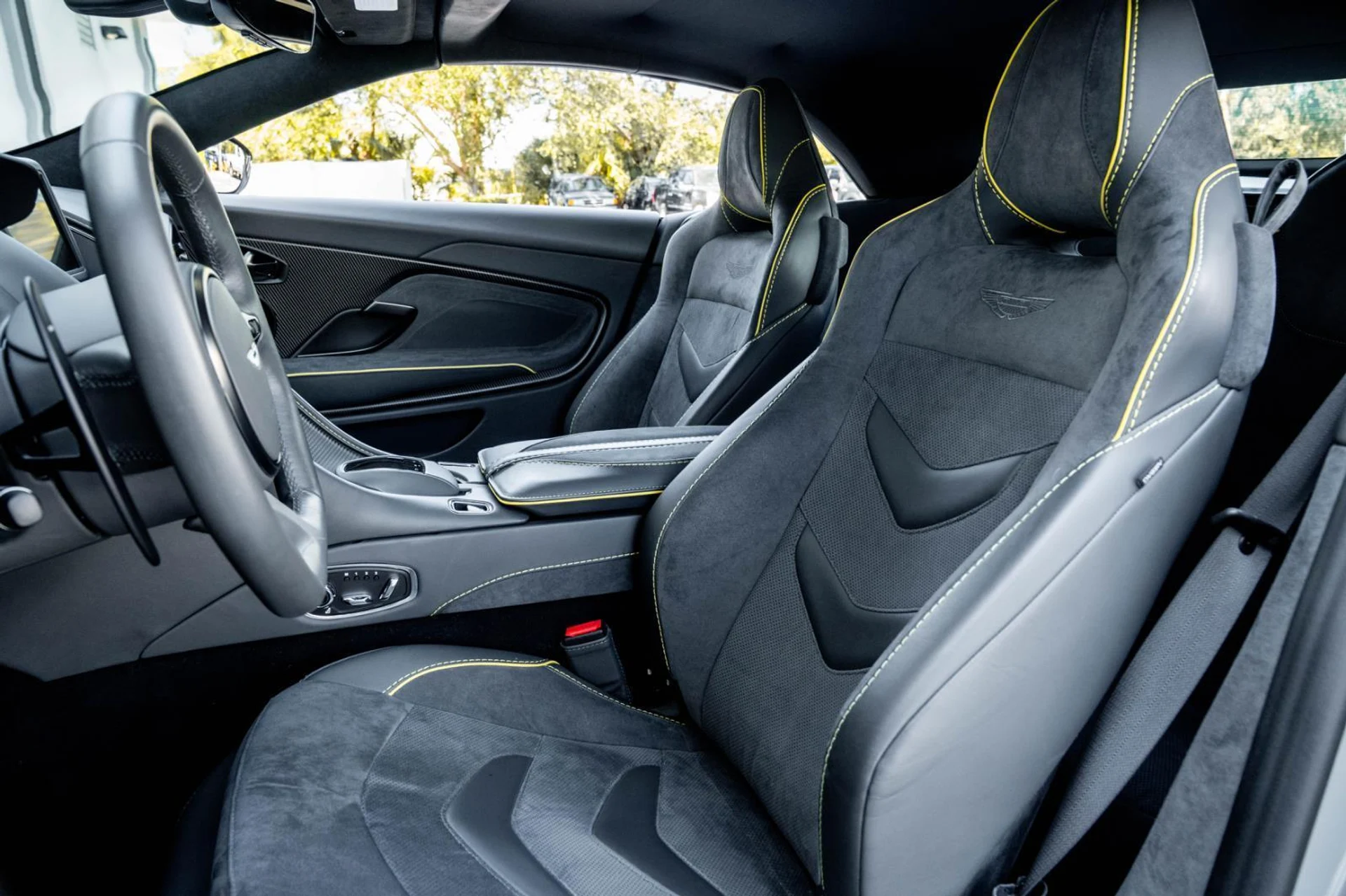 mph009_2181605161_Used_2022_Aston_Martin_DBS_Superleggera_1770058016_3f9f180c30