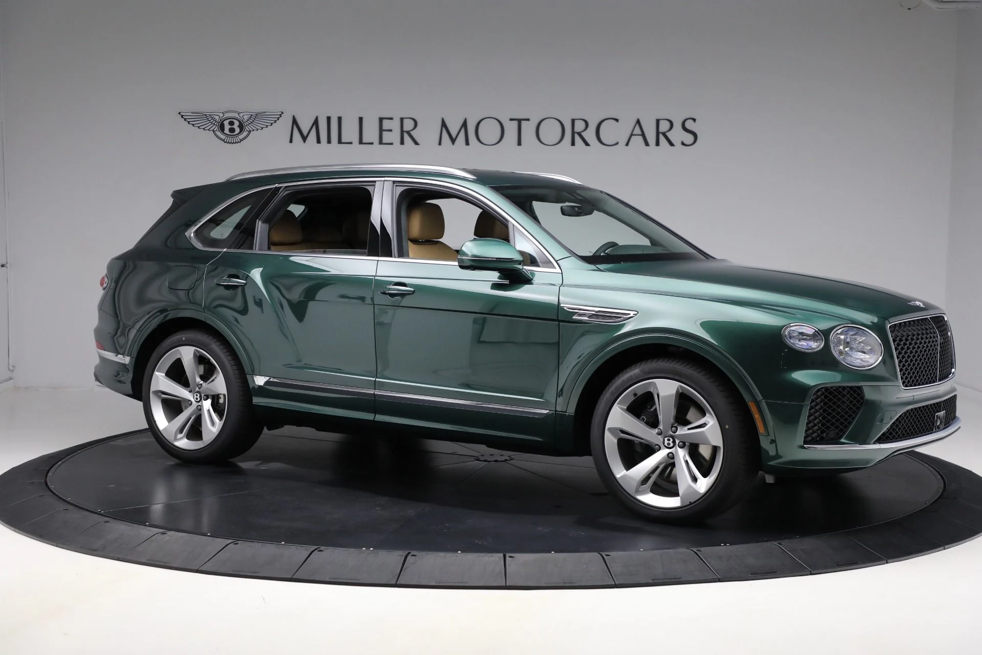 mph009_2182611562_New_2025_Bentley_Bentayga_V8_cf197c4f53