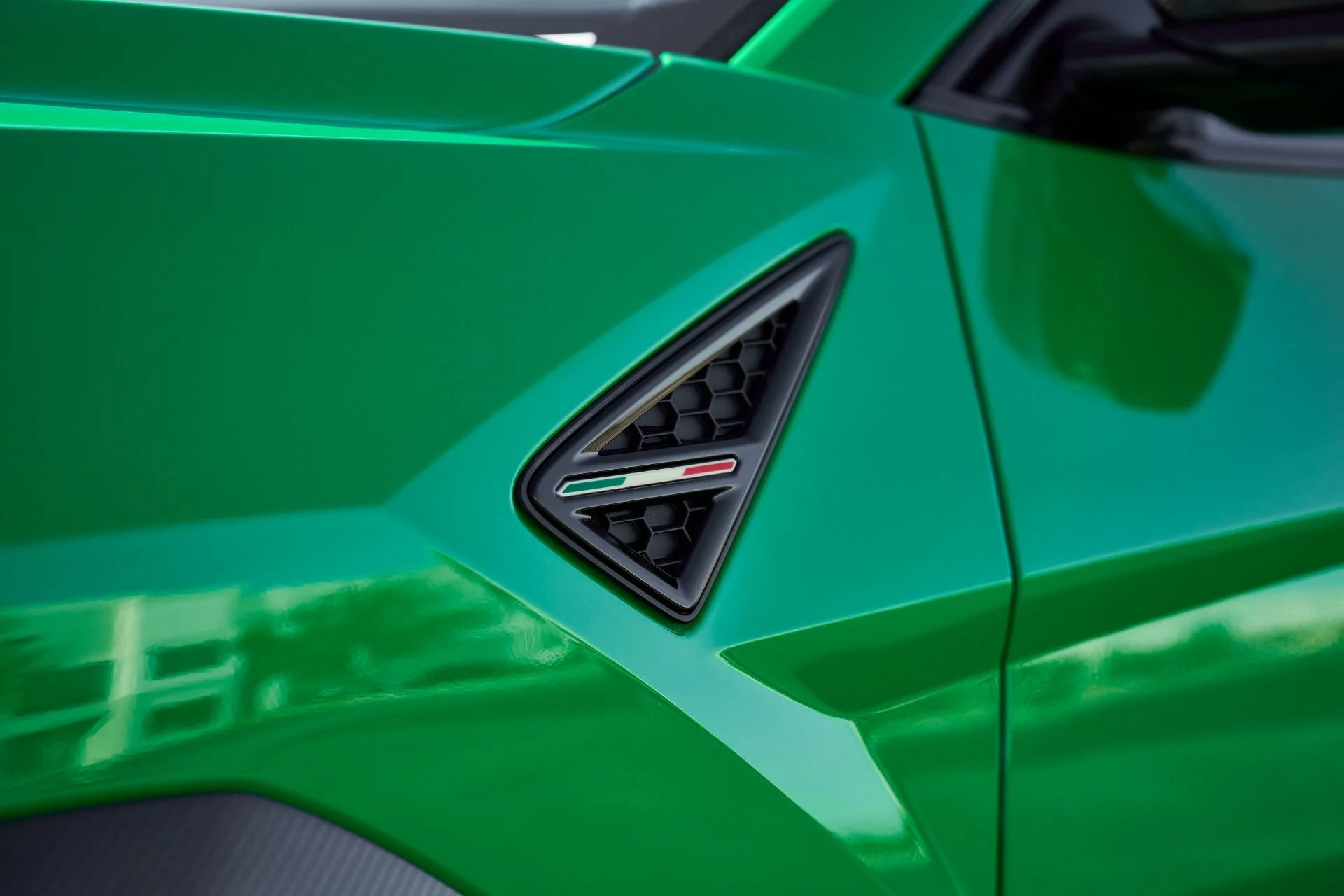 mph009_218296532_Used_2024_Lamborghini_Urus_Performante_1764124739_a6dcecc59c