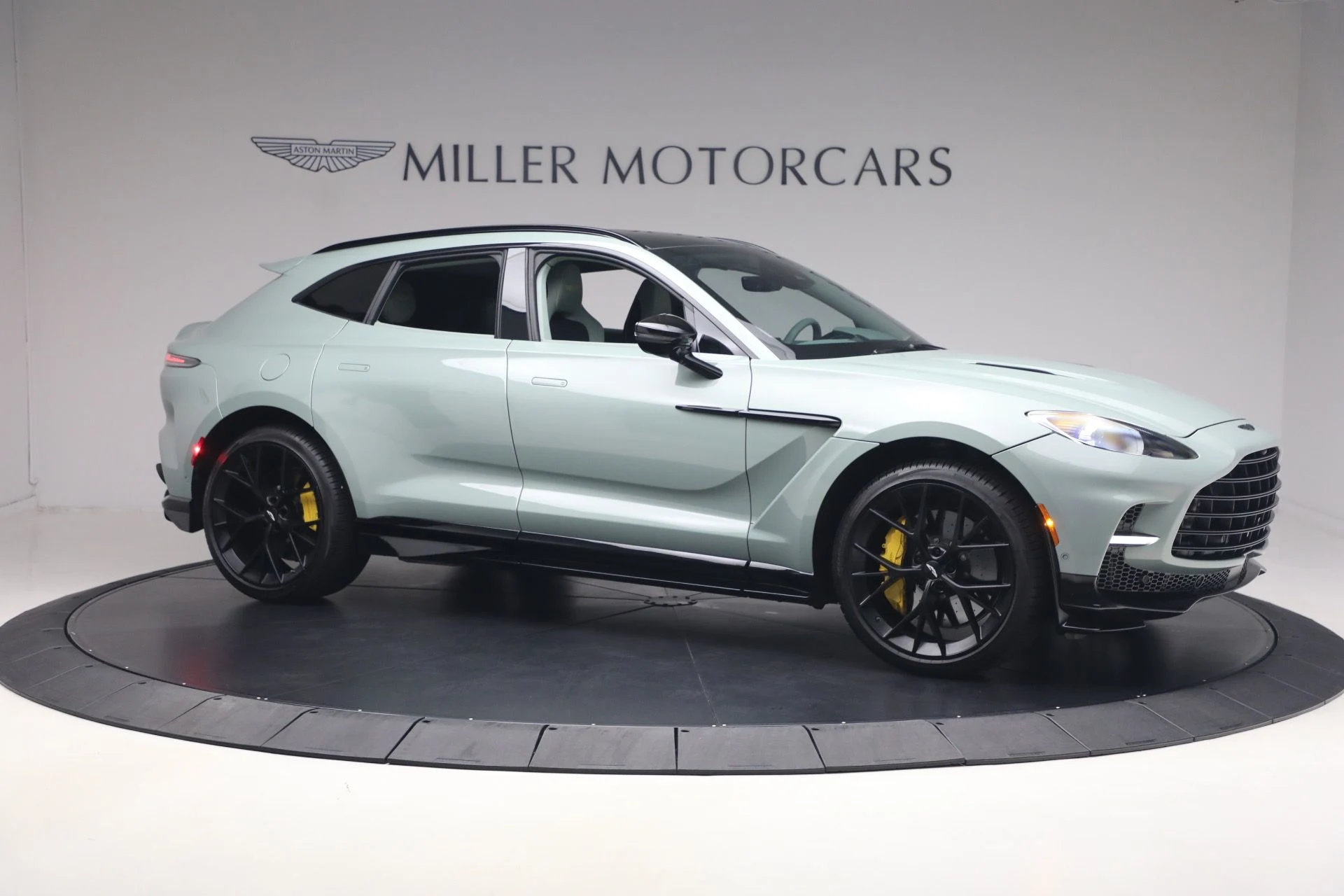 mph009_2185264006_Used_2025_Aston_Martin_DBX_707_1782571063_efb8e70324