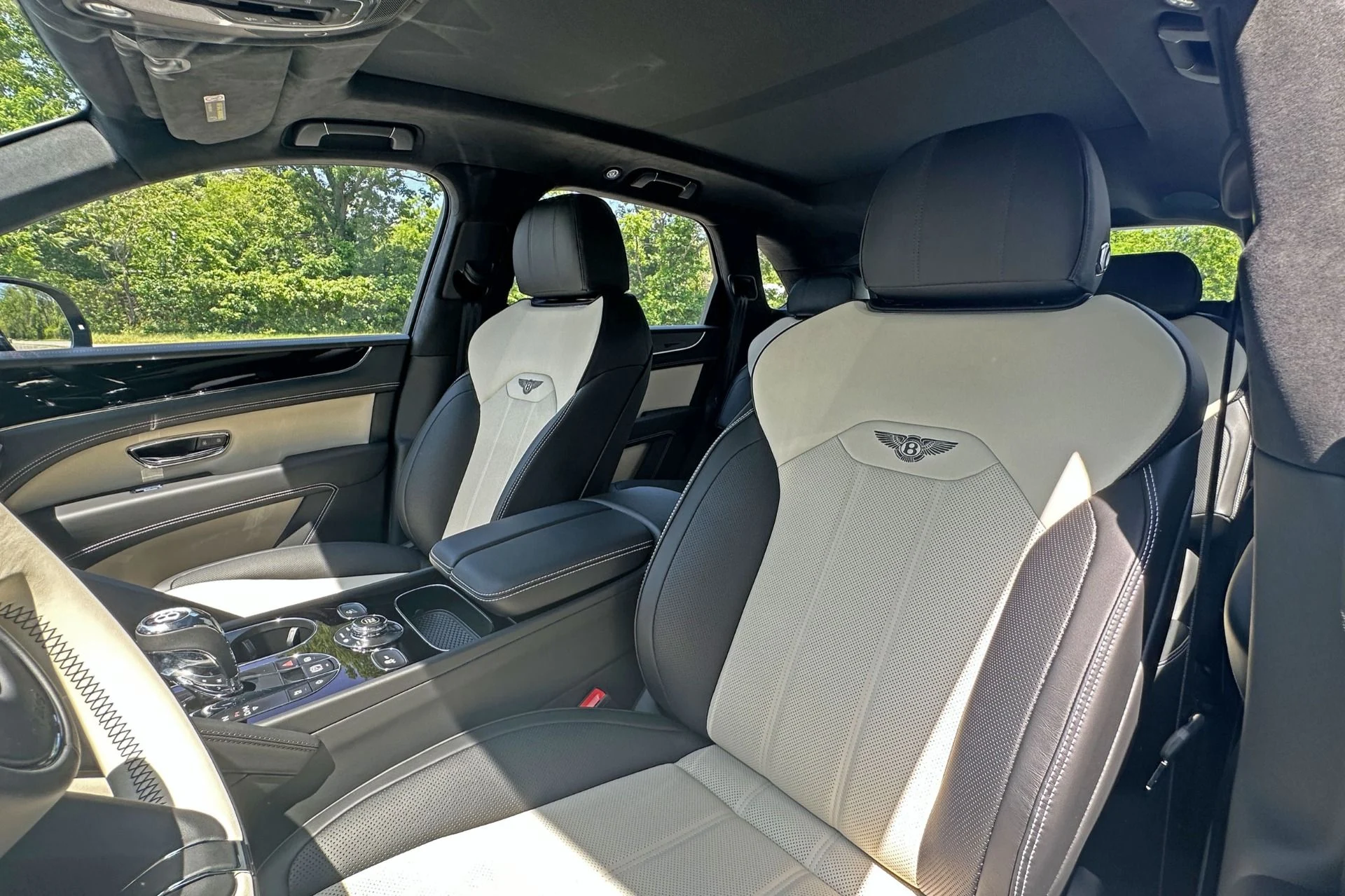 mph009_2188789460_New_2026_Bentley_Bentayga_V8_1781256898_5a6d0be808