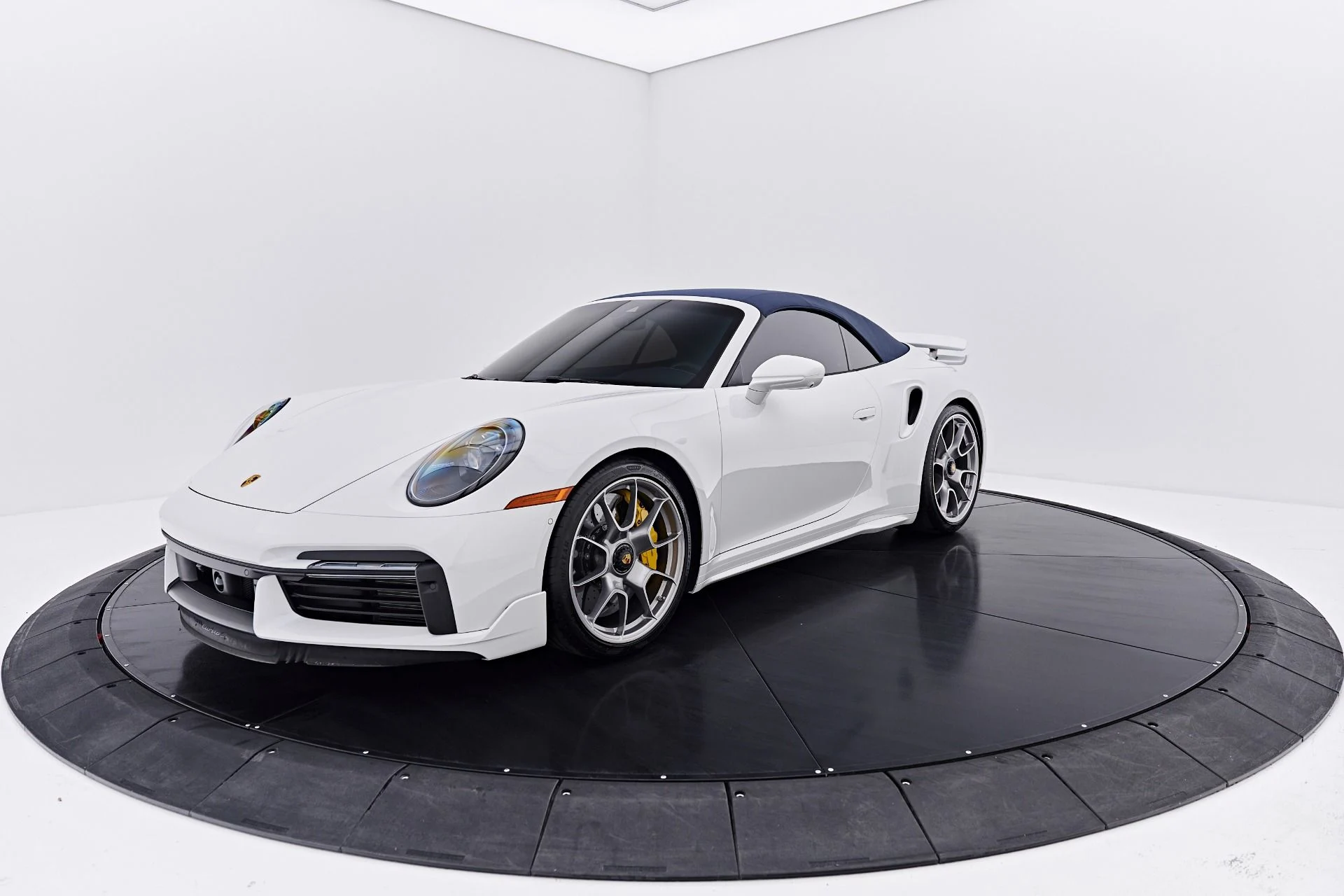 mph009_21954361_Used_2025_Porsche_911_Turbo_S_1788486870_4b93a1d585