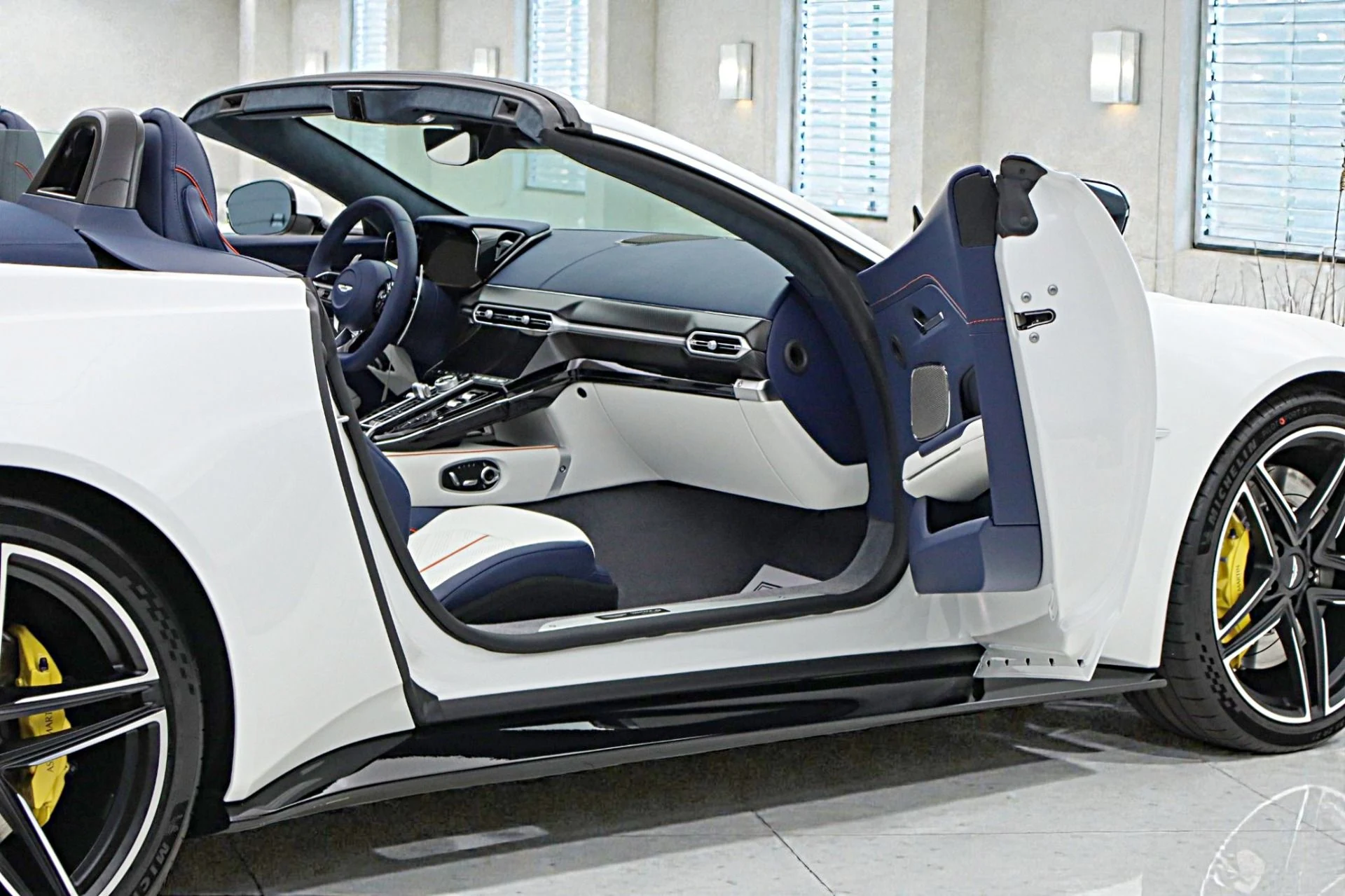 mph009_2206202915_New_2026_Aston_Martin_Vantage_S_19741fddf0