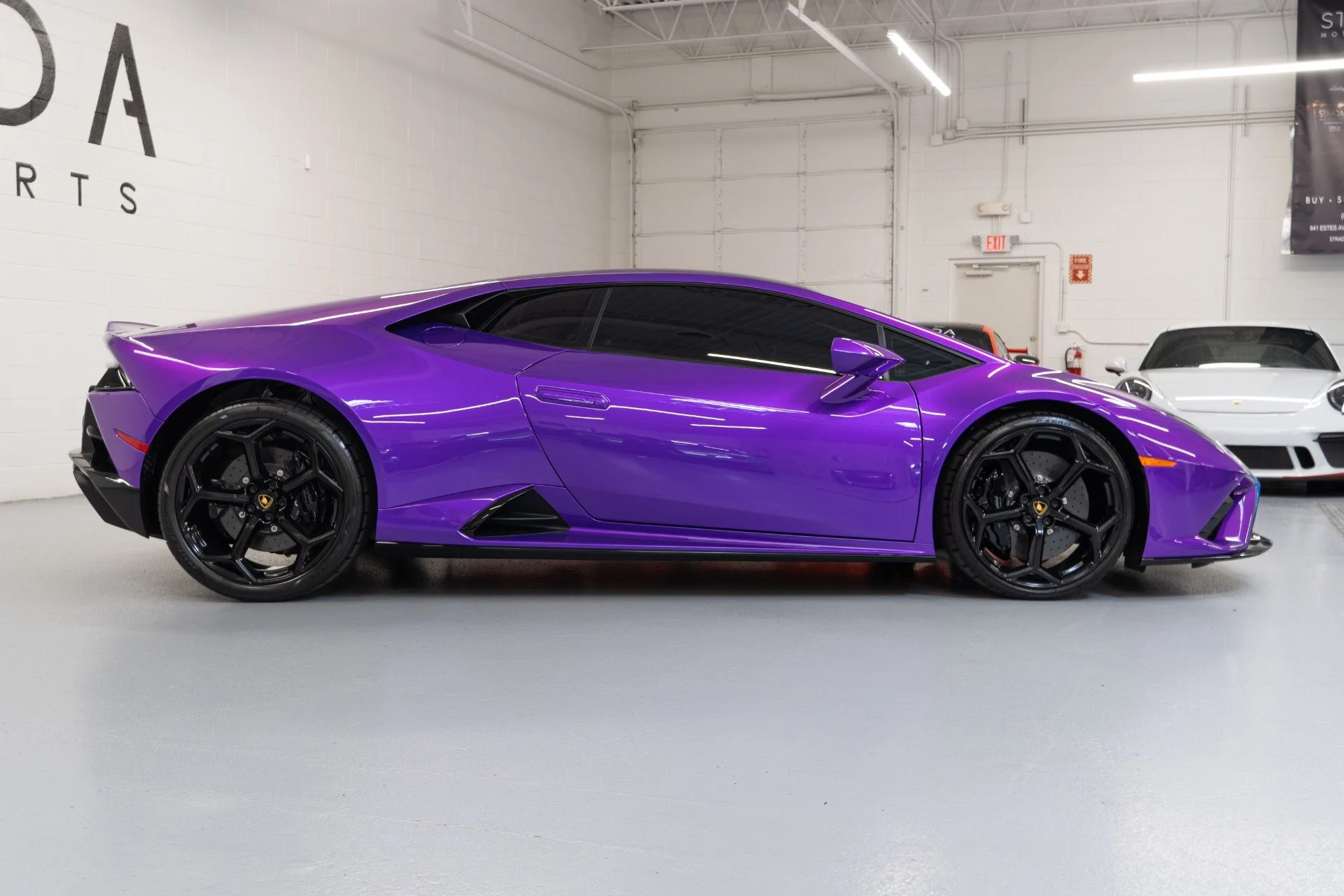 mph009_2208504921_Used_2023_Lamborghini_Huracan_EVO_1759348763_427a3226ed