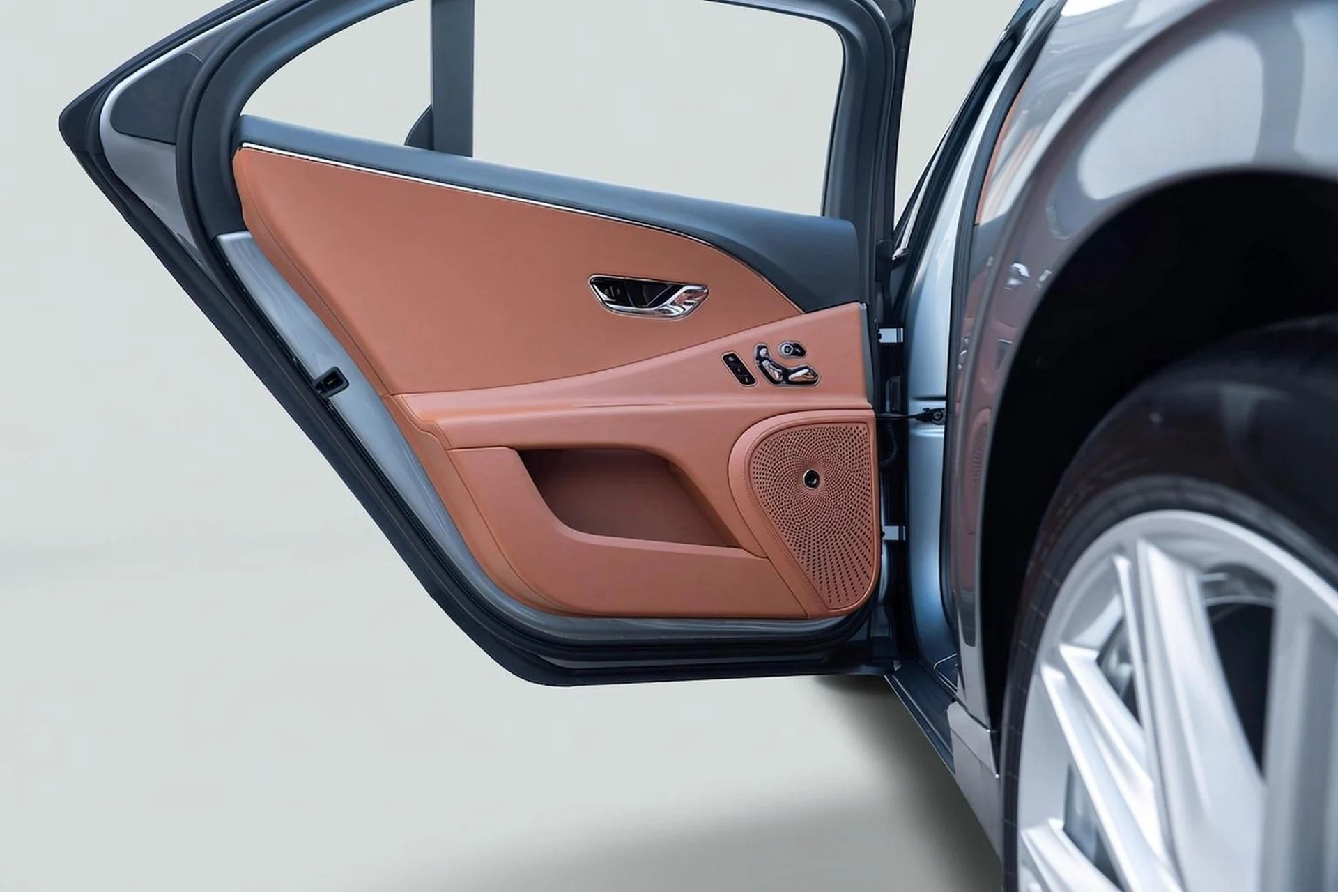 mph009_2210361770_503863235_69bac3bc001eac4802d4393c_d01a4c92f7