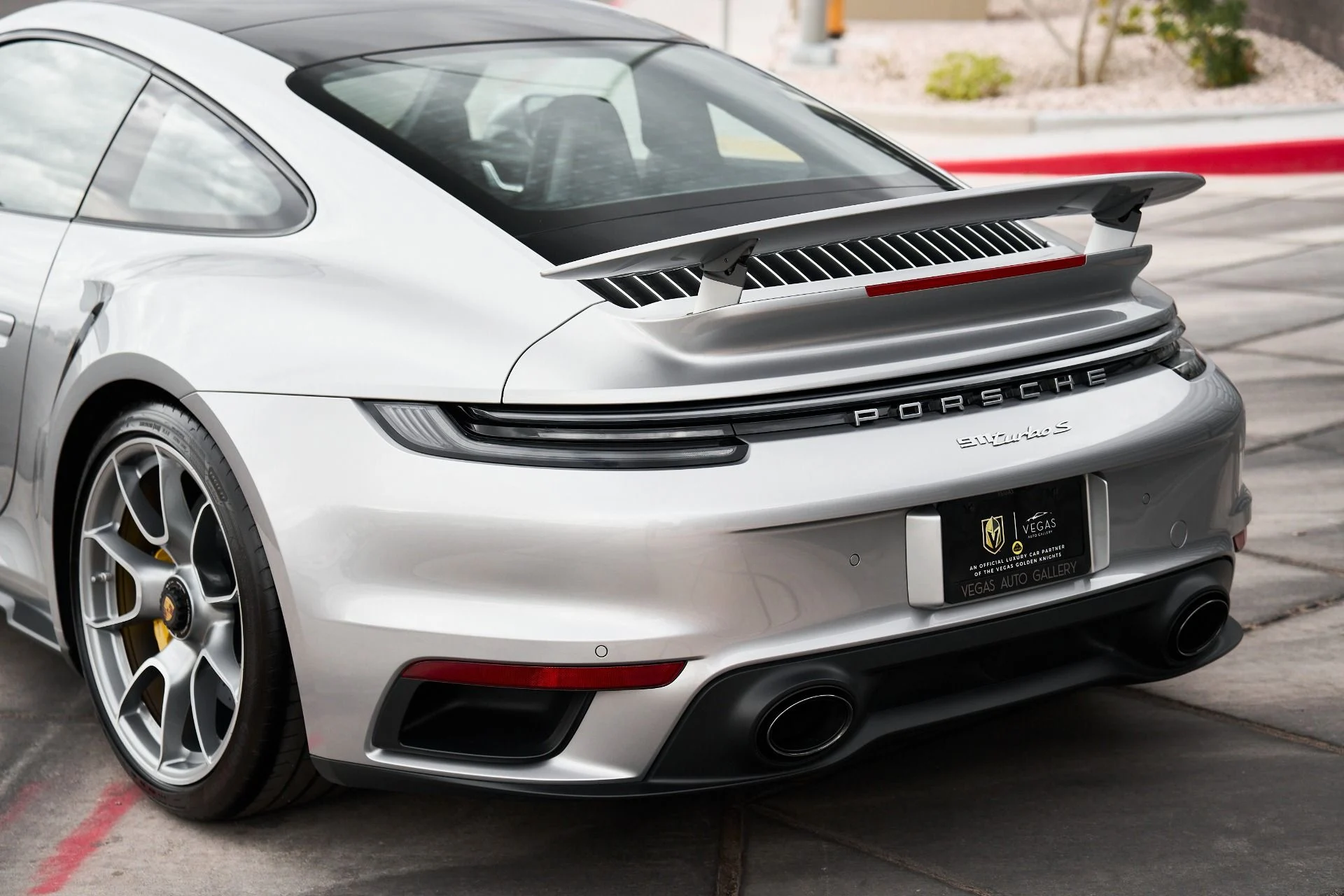 mph009_2210742336_Used_2021_Porsche_911_Turbo_S_1760042737_5da2b10fc2