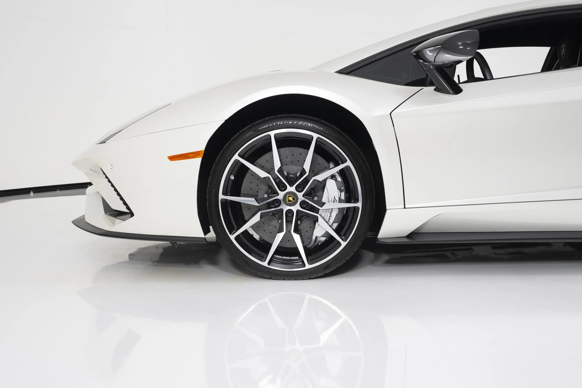mph009_2227413598_Used_2018_Lamborghini_Aventador_LP_740_4_S_1752175701_be5f6e4c44