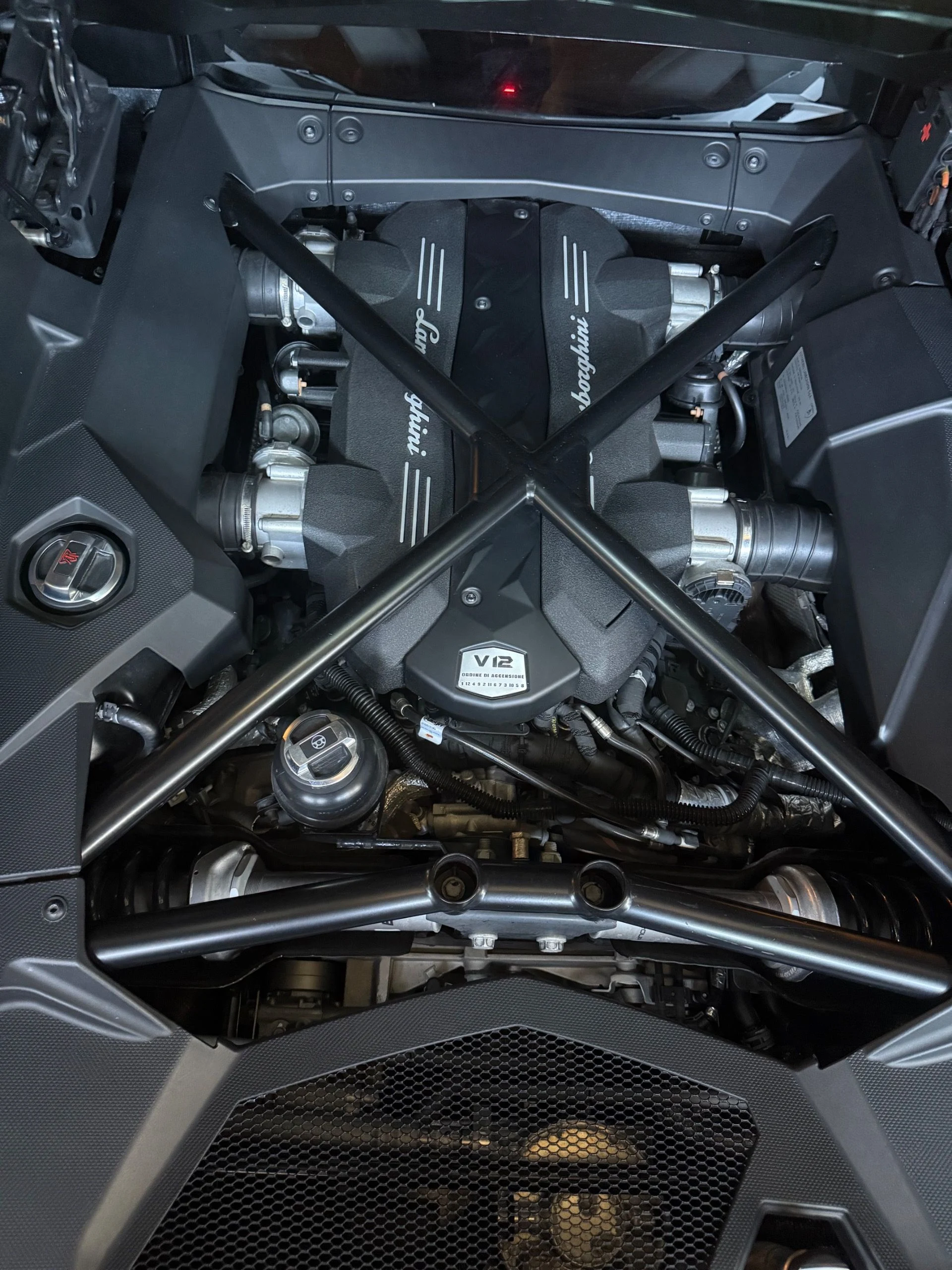 mph009_2228385419_Used_2018_Lamborghini_Aventador_LP_740_4_S_1785861178_97104a6b06