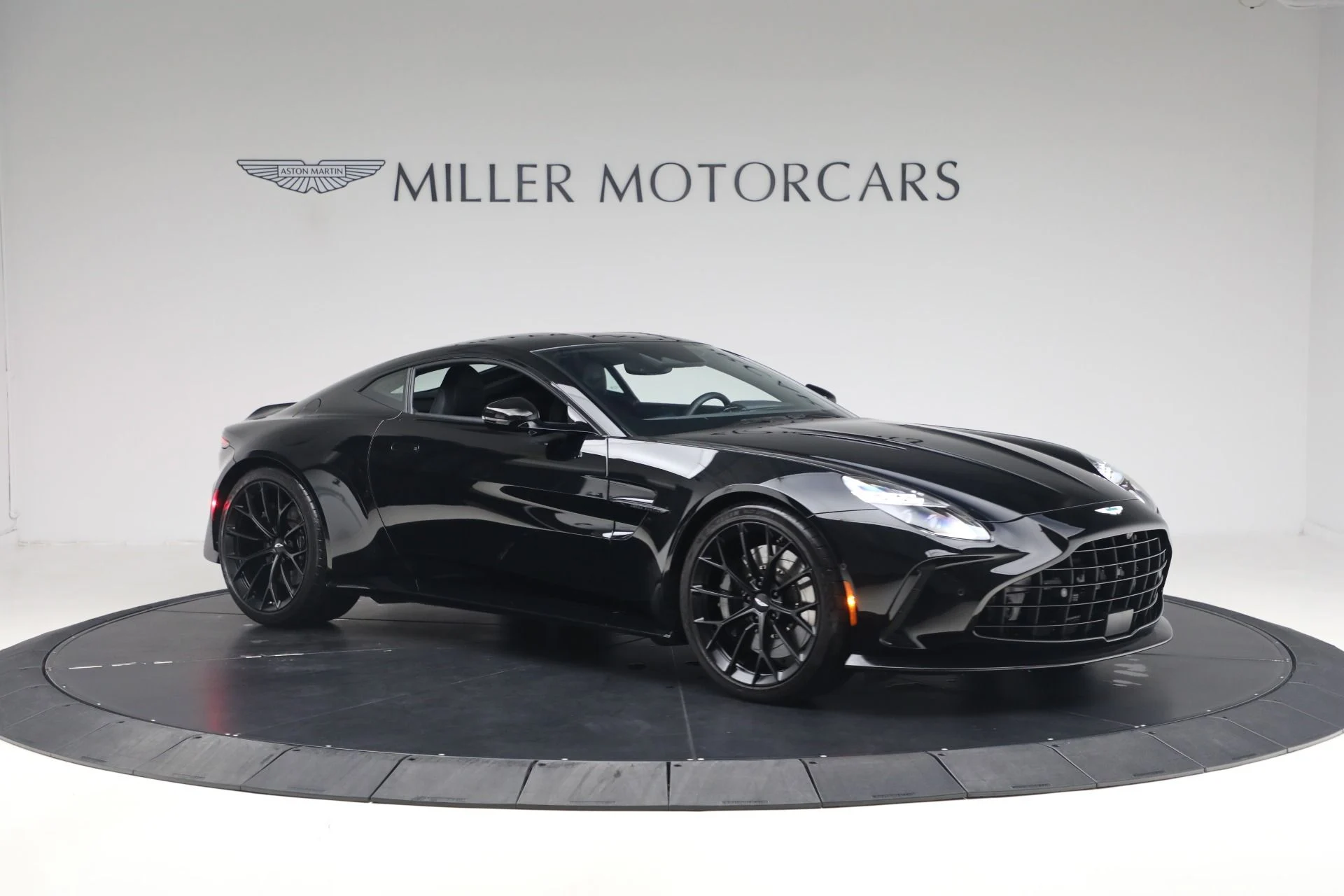 mph009_2239725741_Used_2025_Aston_Martin_Vantage_1790186277_7f06546aa6