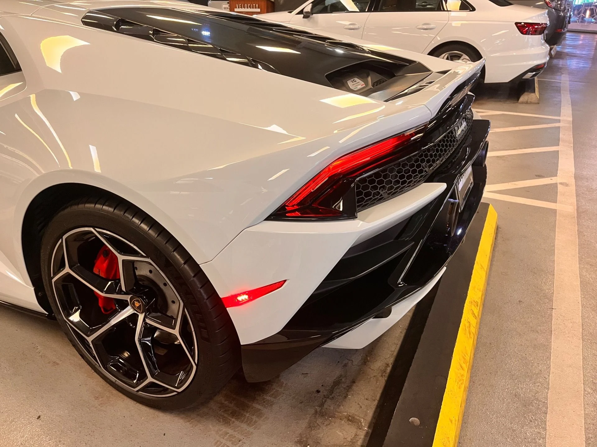 mph009_2241124605_Used_2021_Lamborghini_Huracan_EVO_1742583330_7508c65813