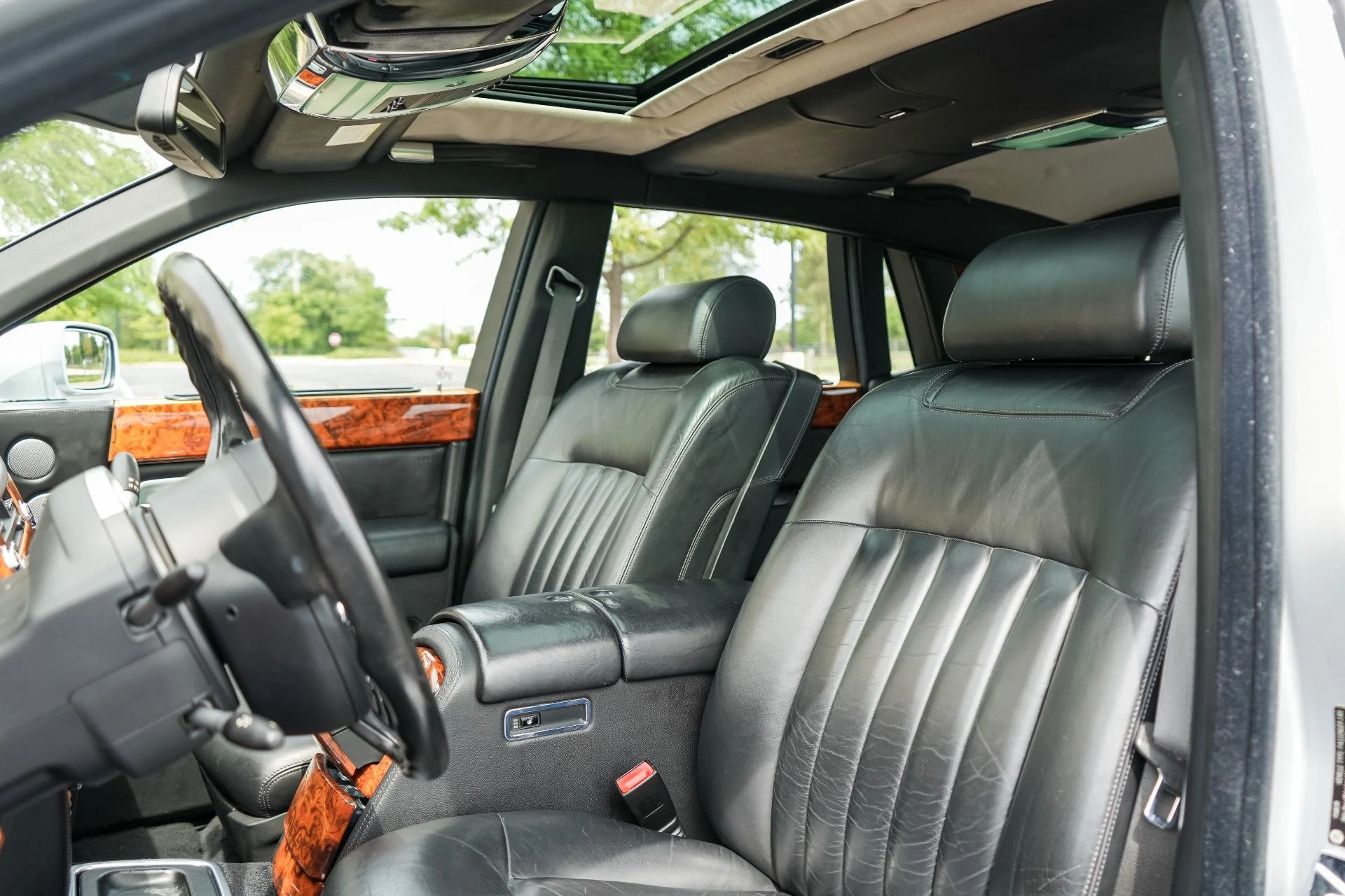 mph009_2251547420_Used_2005_Rolls_Royce_Phantom_1787087643_42b2c69c32
