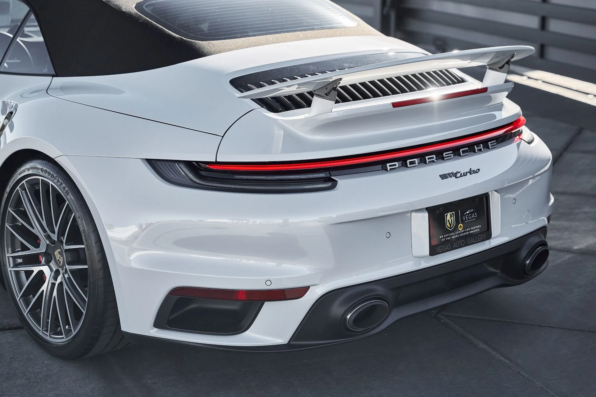 mph009_2257811197_Used_2024_Porsche_911_Turbo_1768616327_48dba282d4