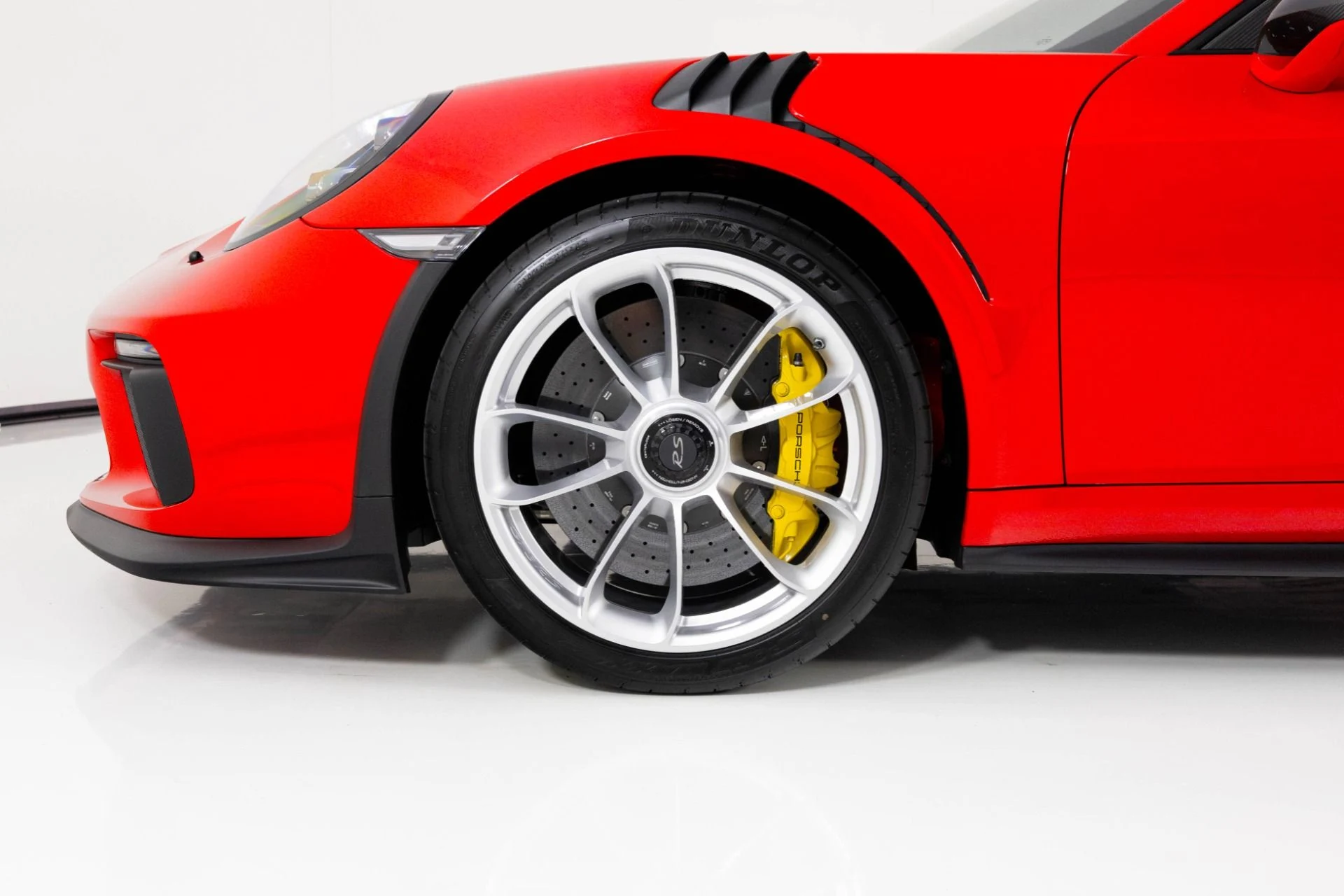 mph009_2260860726_Used_2019_Porsche_911_GT_3_RS_1762190390_2dc4cc1d11