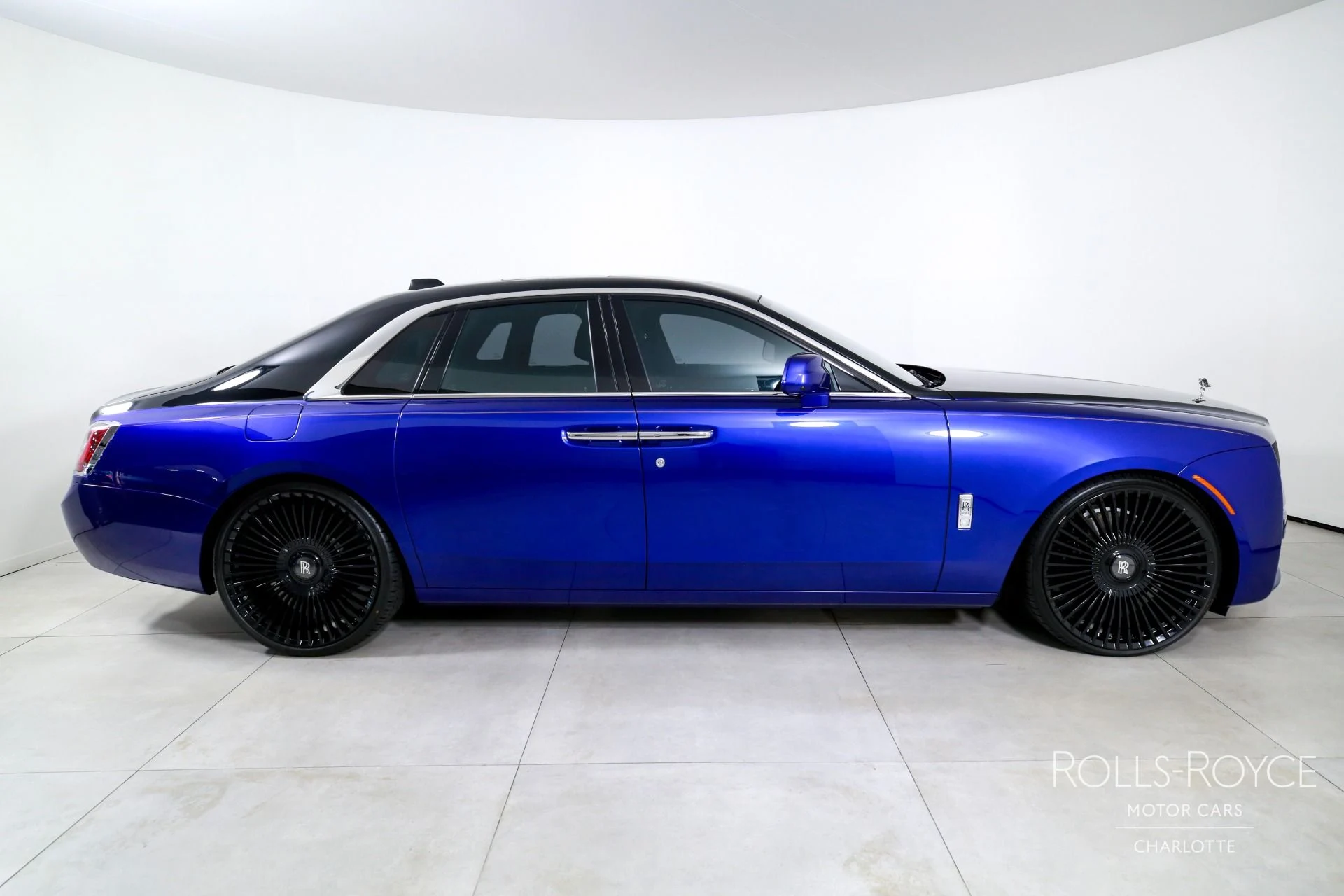 mph009_2265975077_Used_2022_Rolls_Royce_Ghost_1751579647_36e98e576a