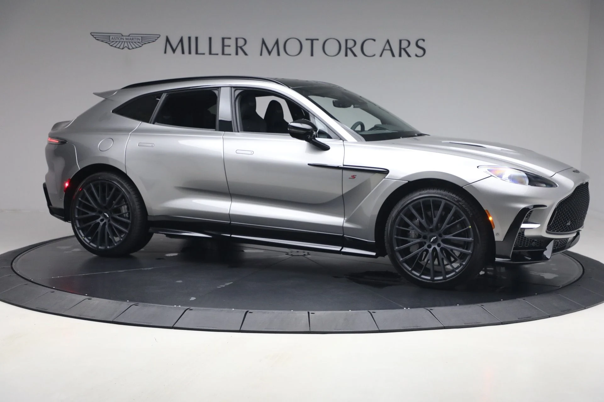 mph009_226673655_New_2026_Aston_Martin_DBX_S_1779192384_7e6b3f62fc