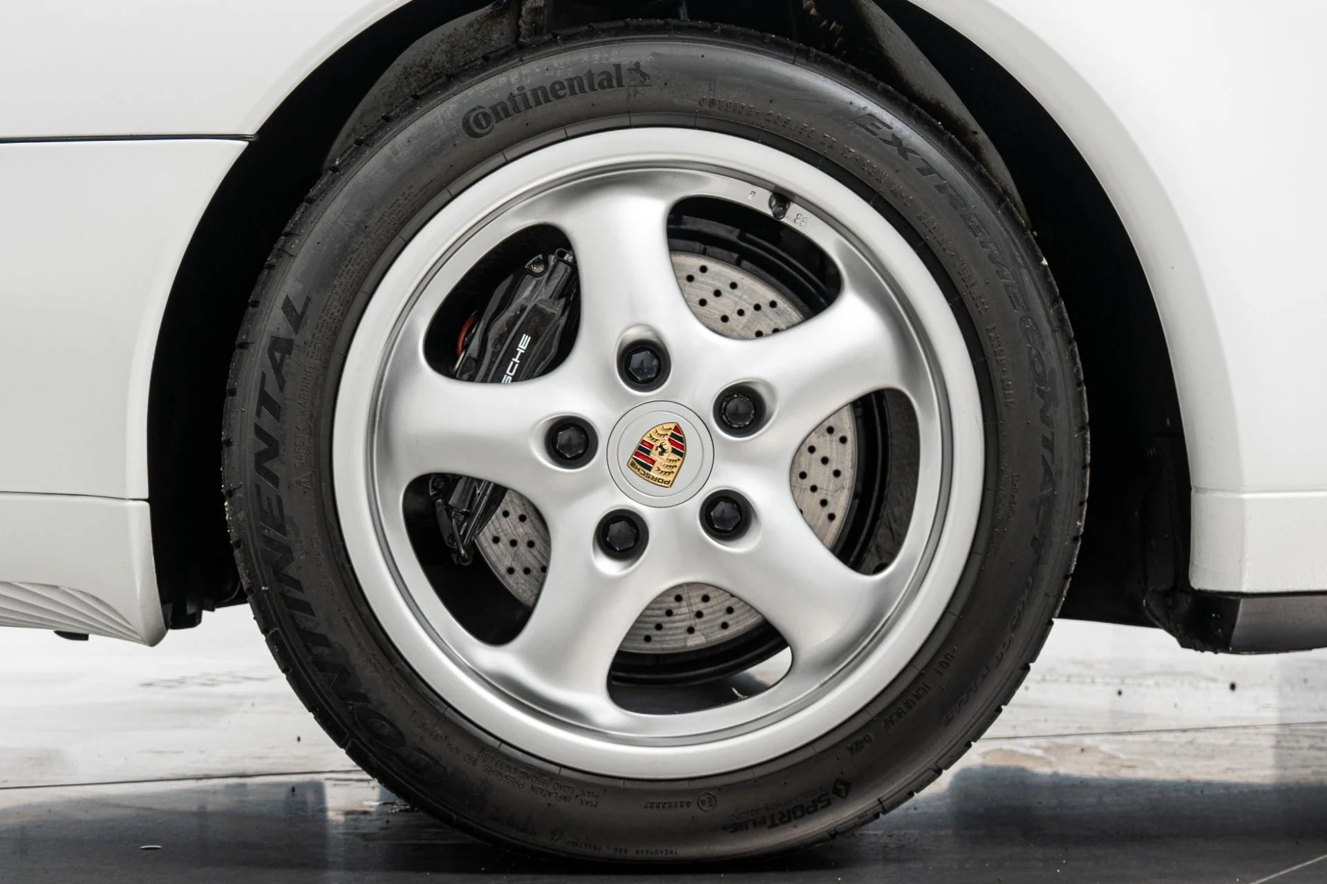 mph009_2266880334_Used_1995_Porsche_911_Carrera_1788212856_6964d32920