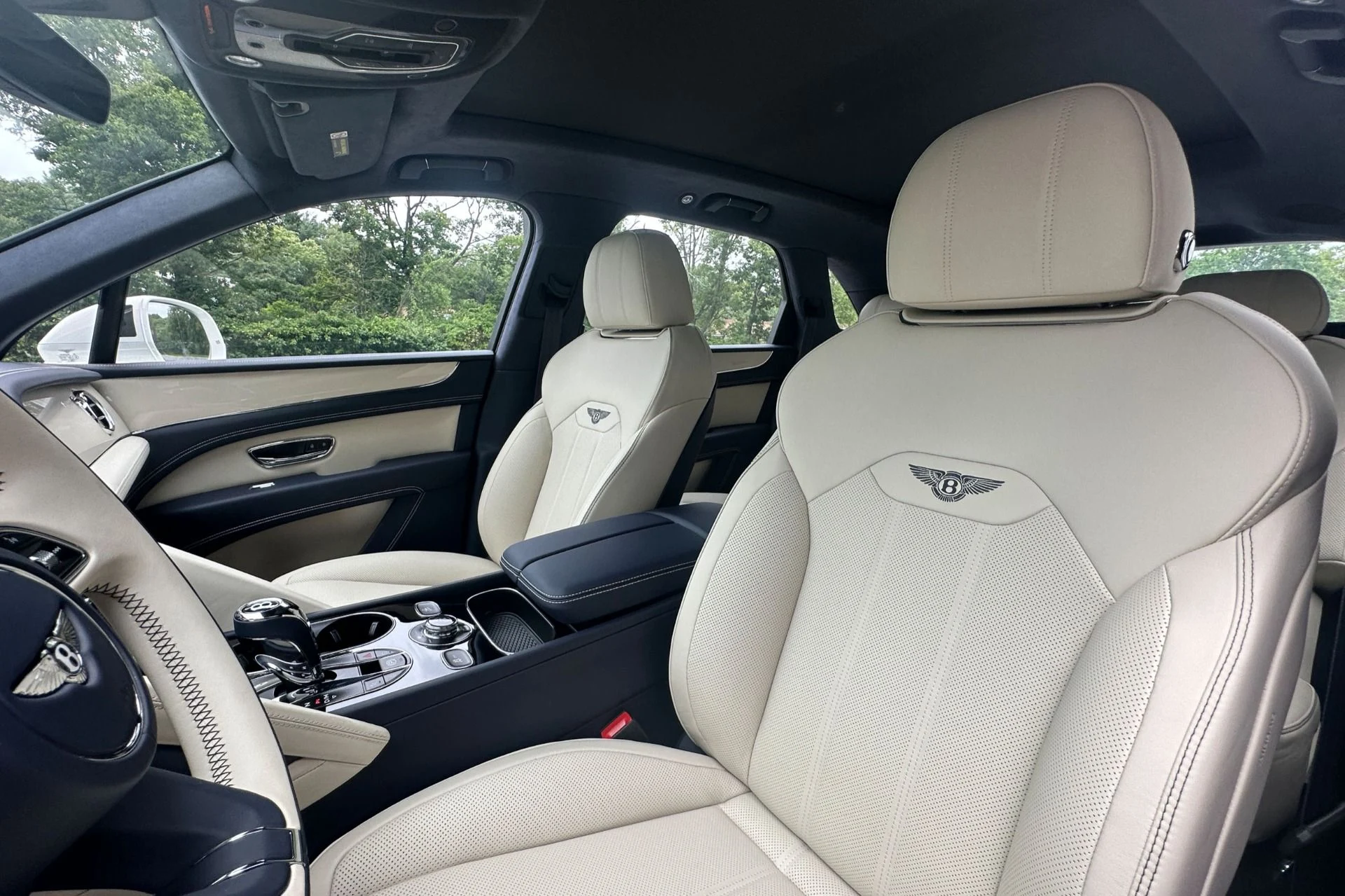 mph009_226842339_New_2026_Bentley_Bentayga_V8_1784720137_6fb050fef6