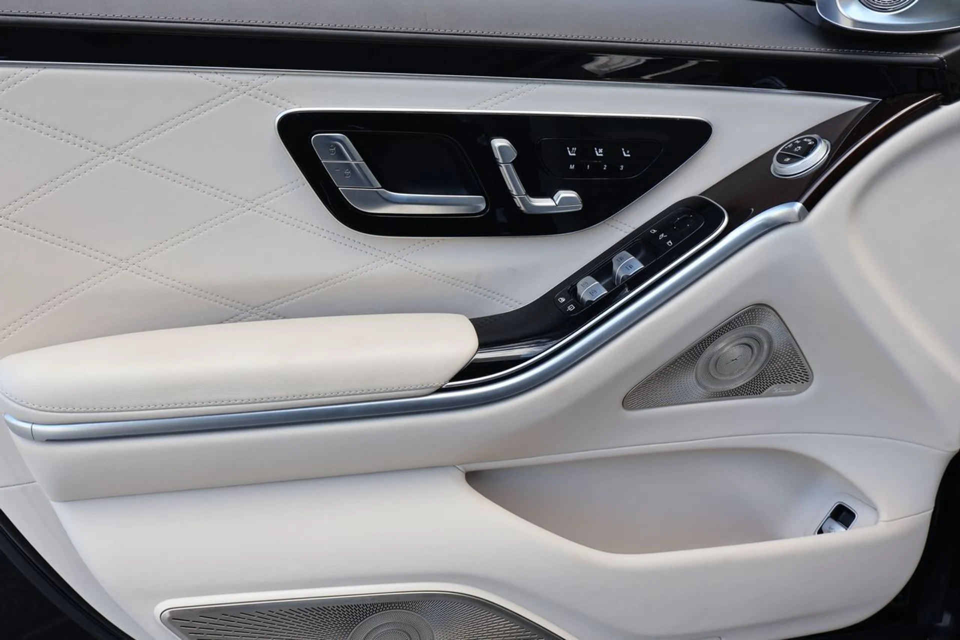 mph009_2279962448_10_28dd0da565