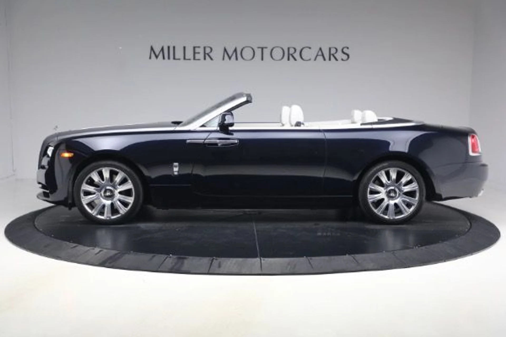 mph009_2283862428_Used_2017_Rolls_Royce_Dawn_08375364a3