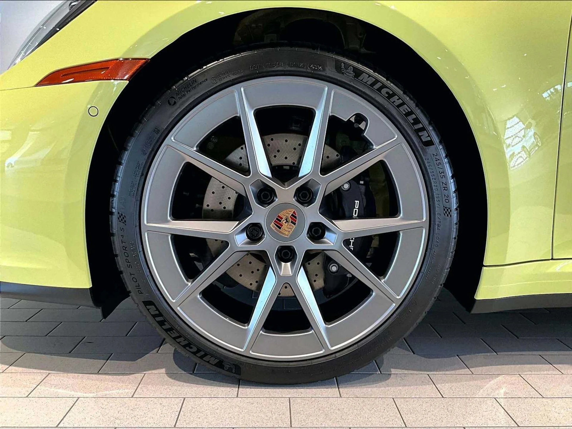 mph009_2288573426_19991d4ea6427089b9936dc8d588f361x_b63f04b021