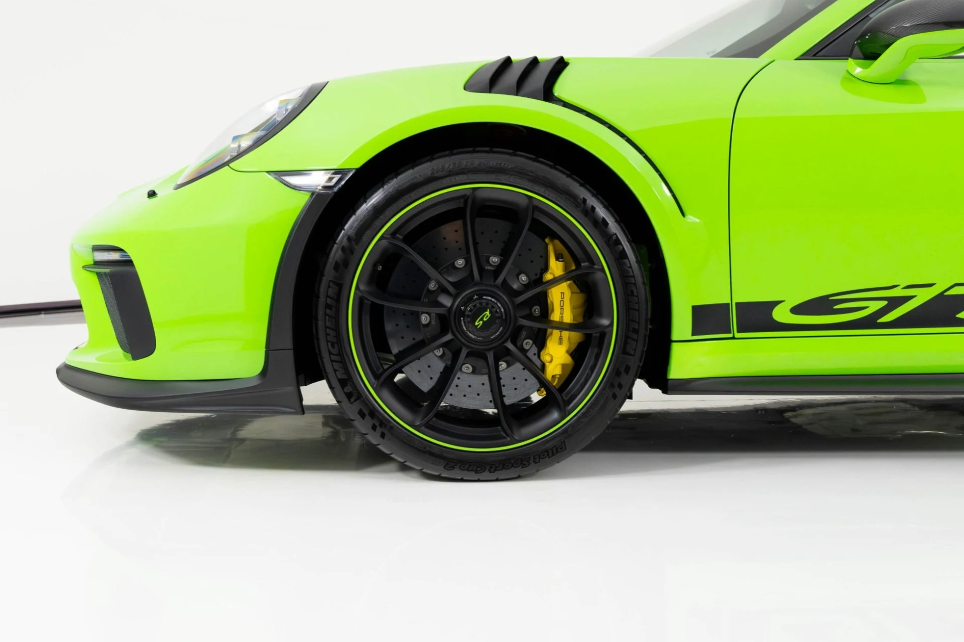 mph009_2290760457_Used_2019_Porsche_911_GT_3_RS_1763595261_1976531c8a