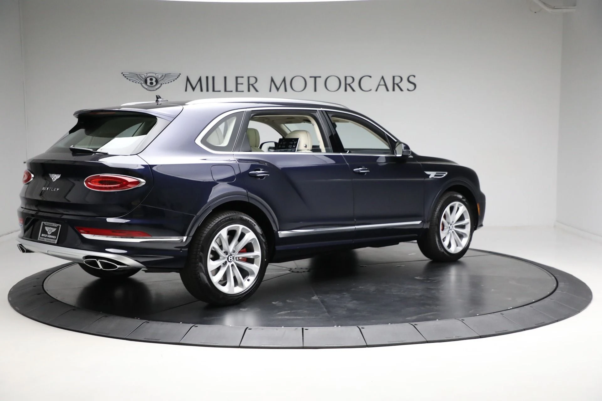 mph009_2294928470_Used_2024_Bentley_Bentayga_EWB_V8_1711043269_7df5ba9956