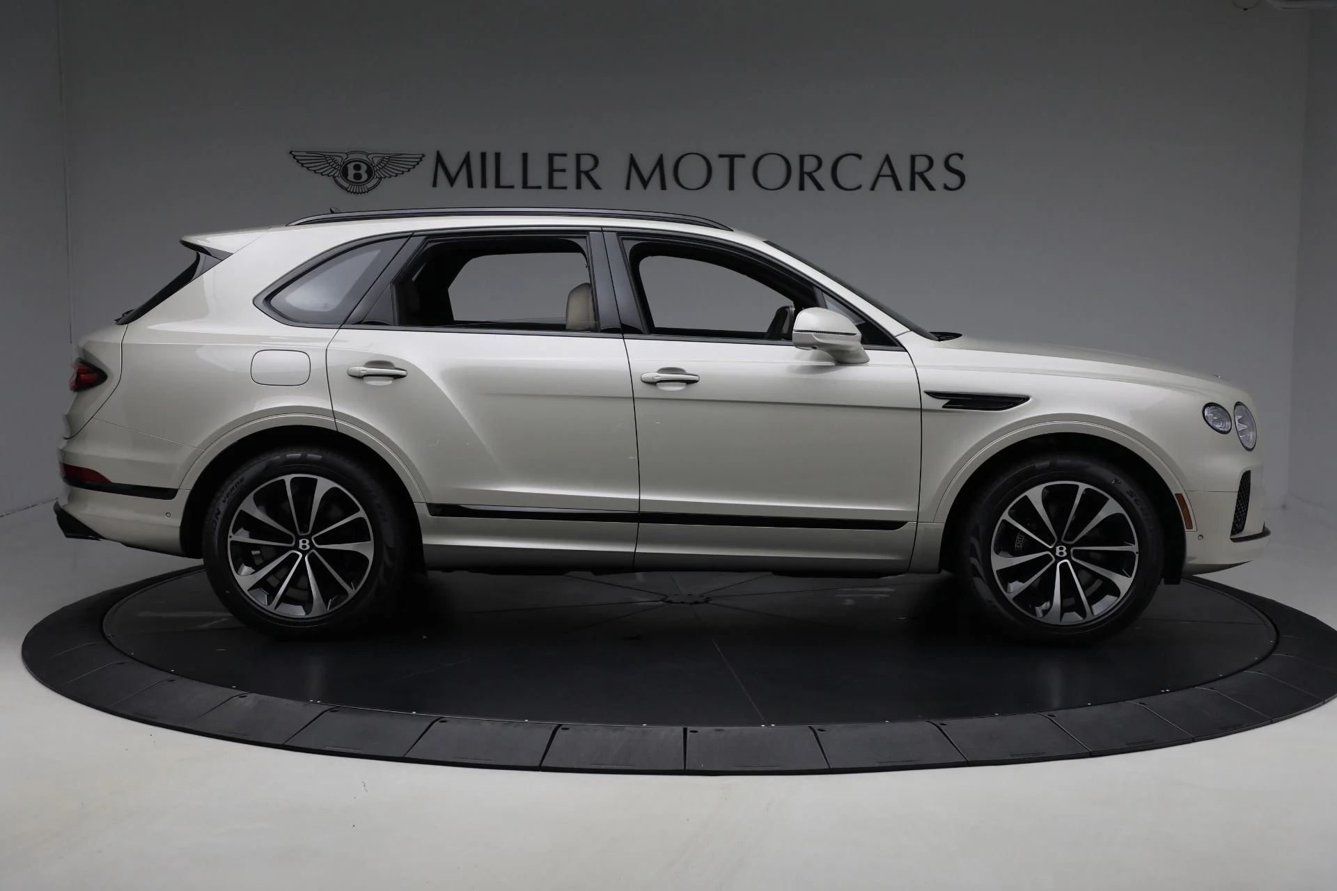 mph009_2298643677_New_2025_Bentley_Bentayga_V8_6007ecd6df
