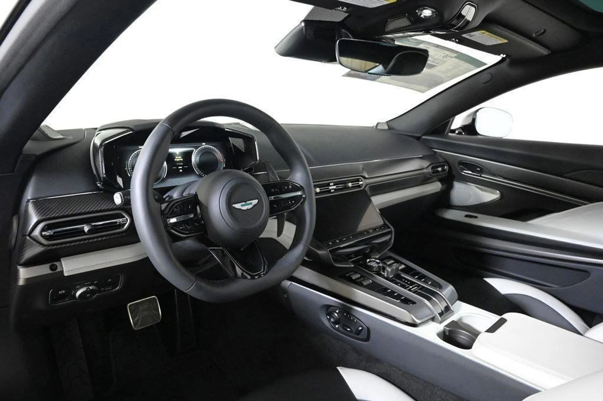 mph009_2319236231_new_2025_aston_martin_vanquish_coupe_11350_22854857_9_1024_d7638b0964