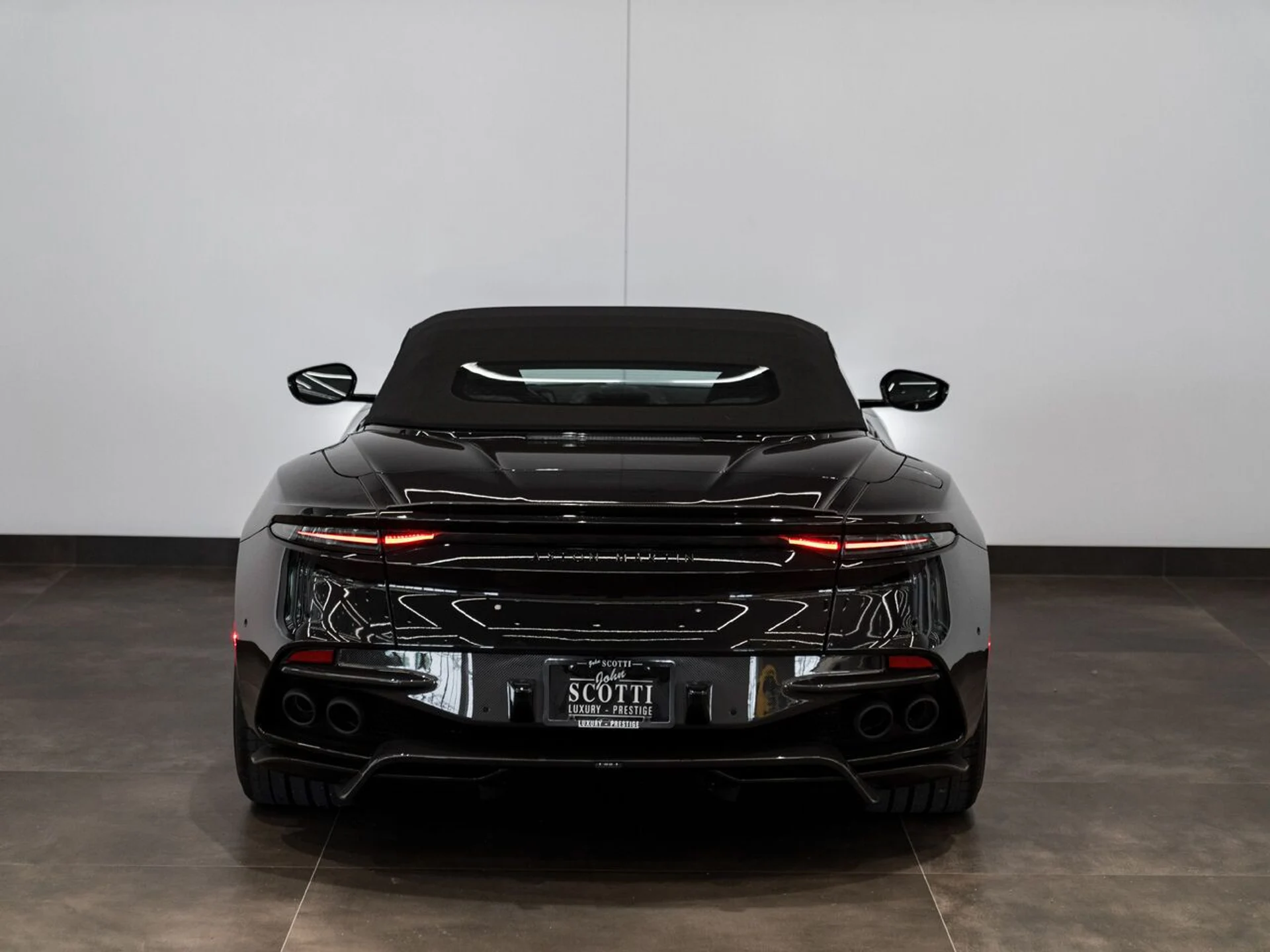 mph009_2330678820_aston_martin_dbs_2023_jpg_v_1773863537_07483e5a3c